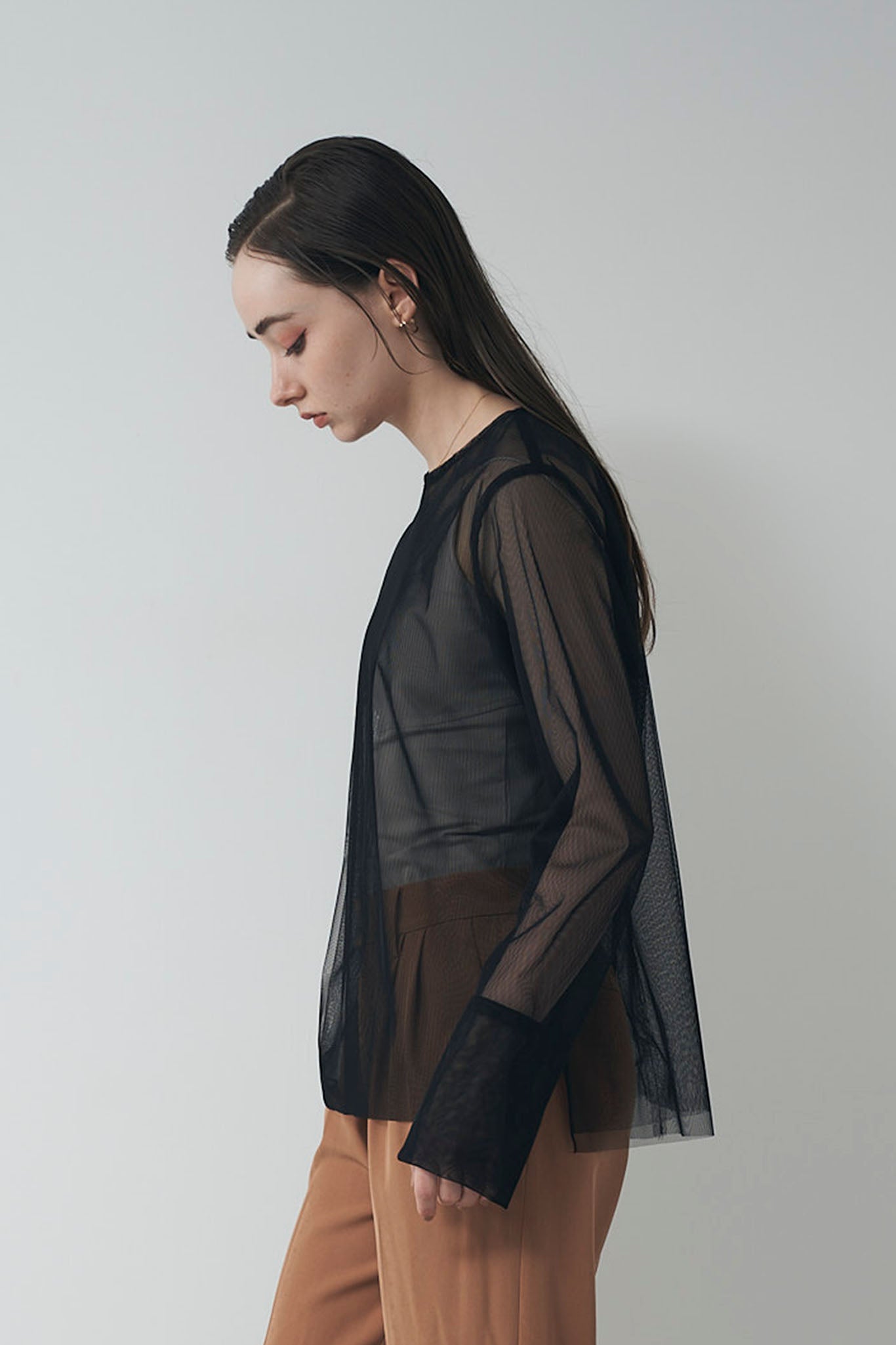 フリル付きチュールシアトップス