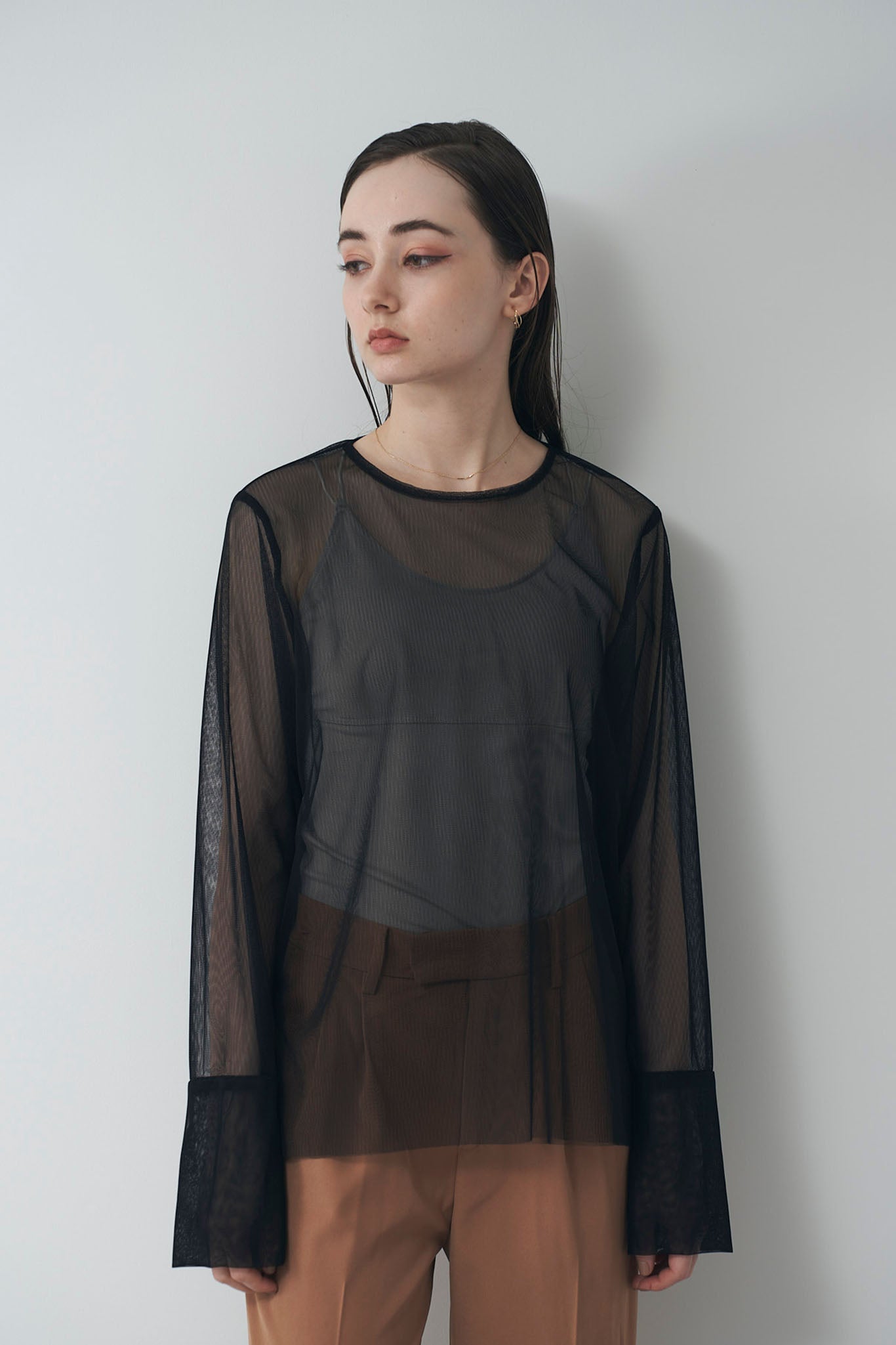 フリル付きチュールシアトップス