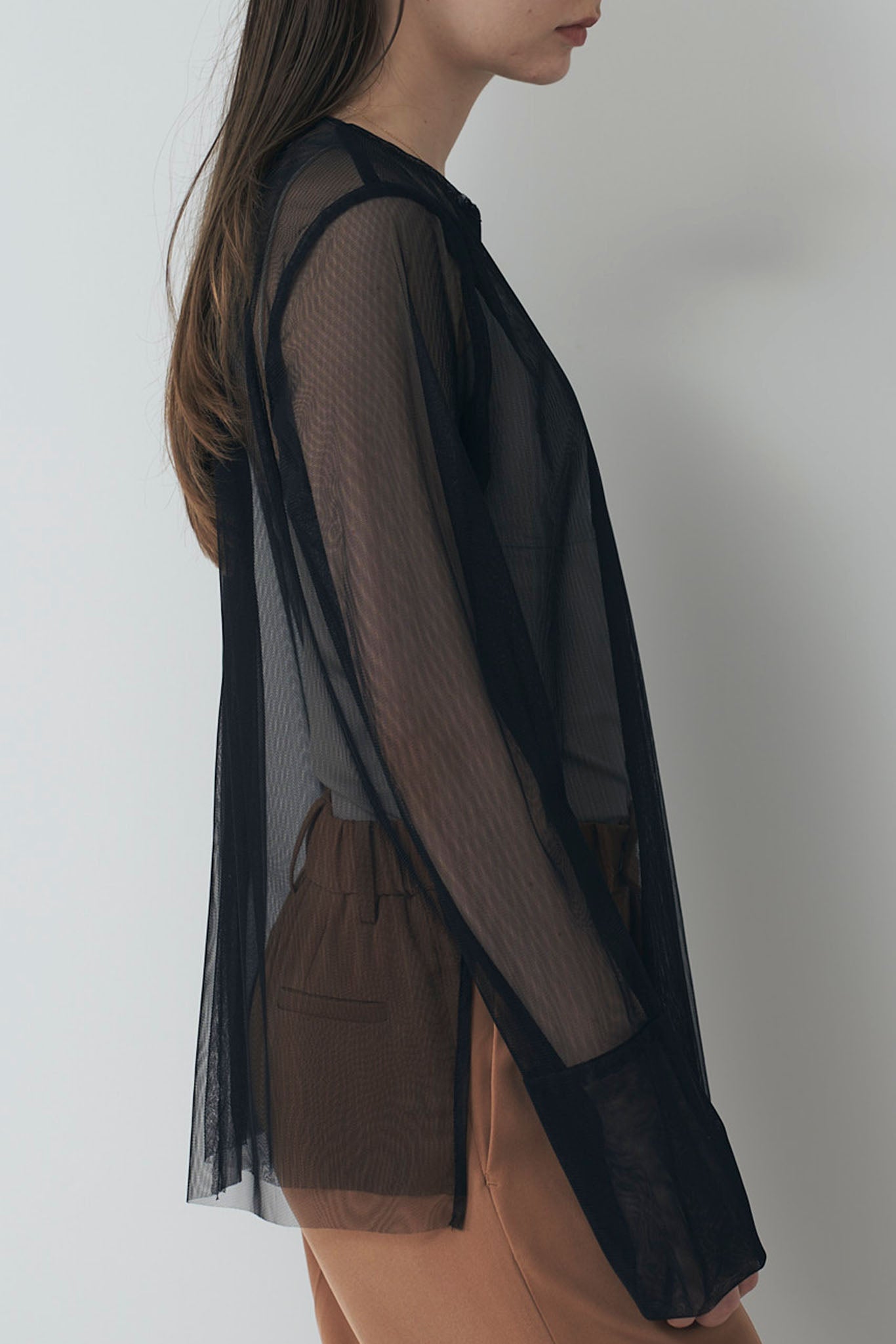 フリル付きチュールシアトップス