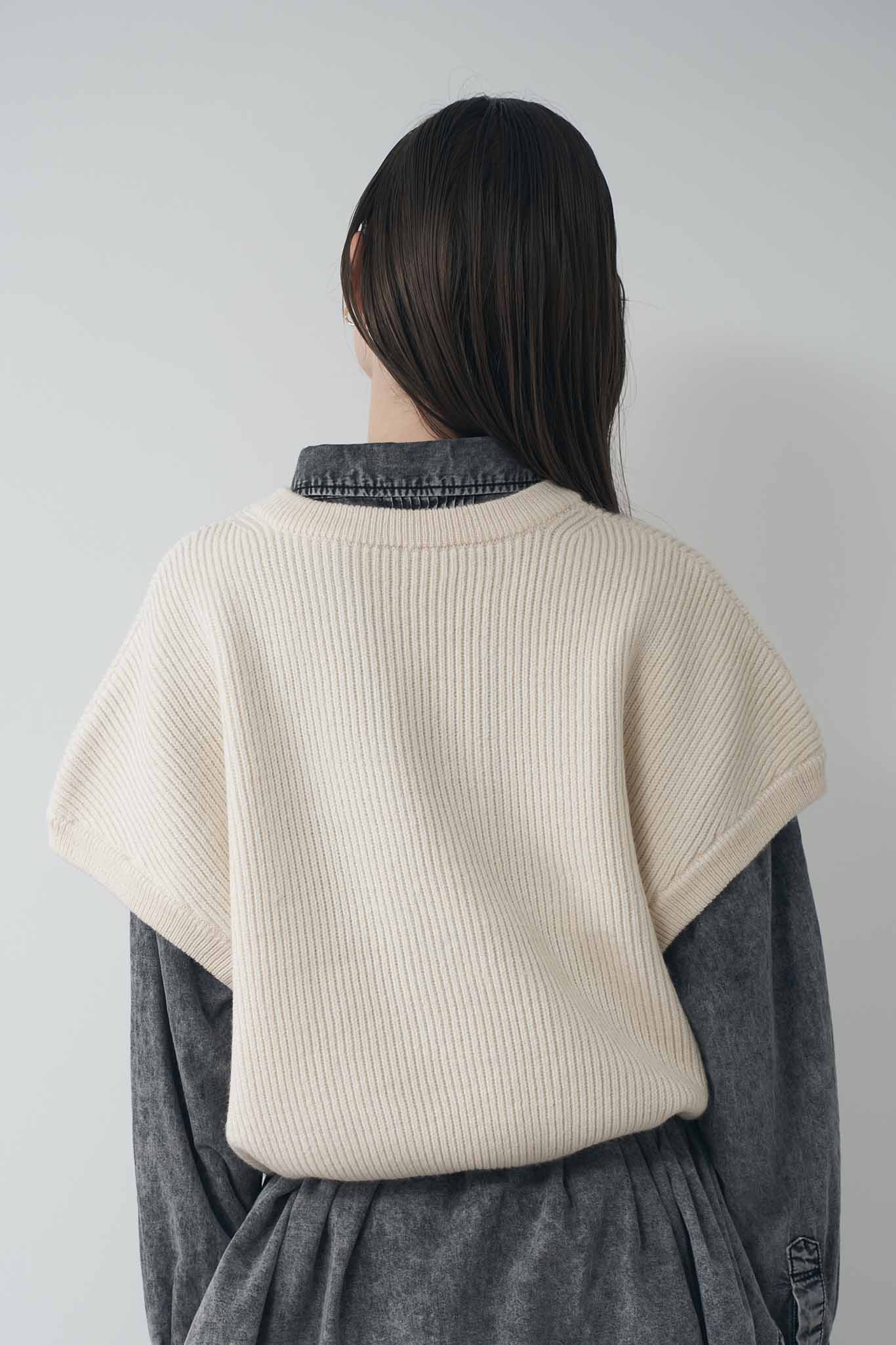 Cropped knit gilet