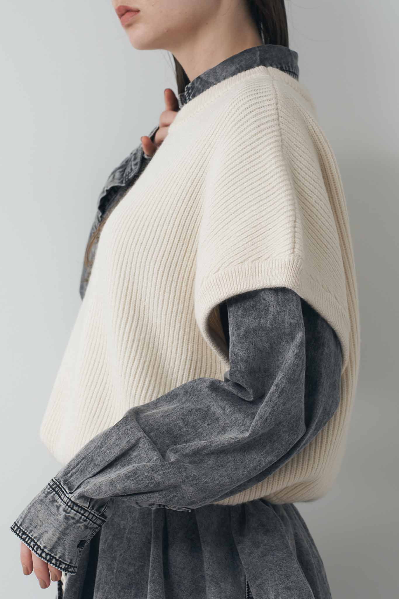 Cropped knit gilet