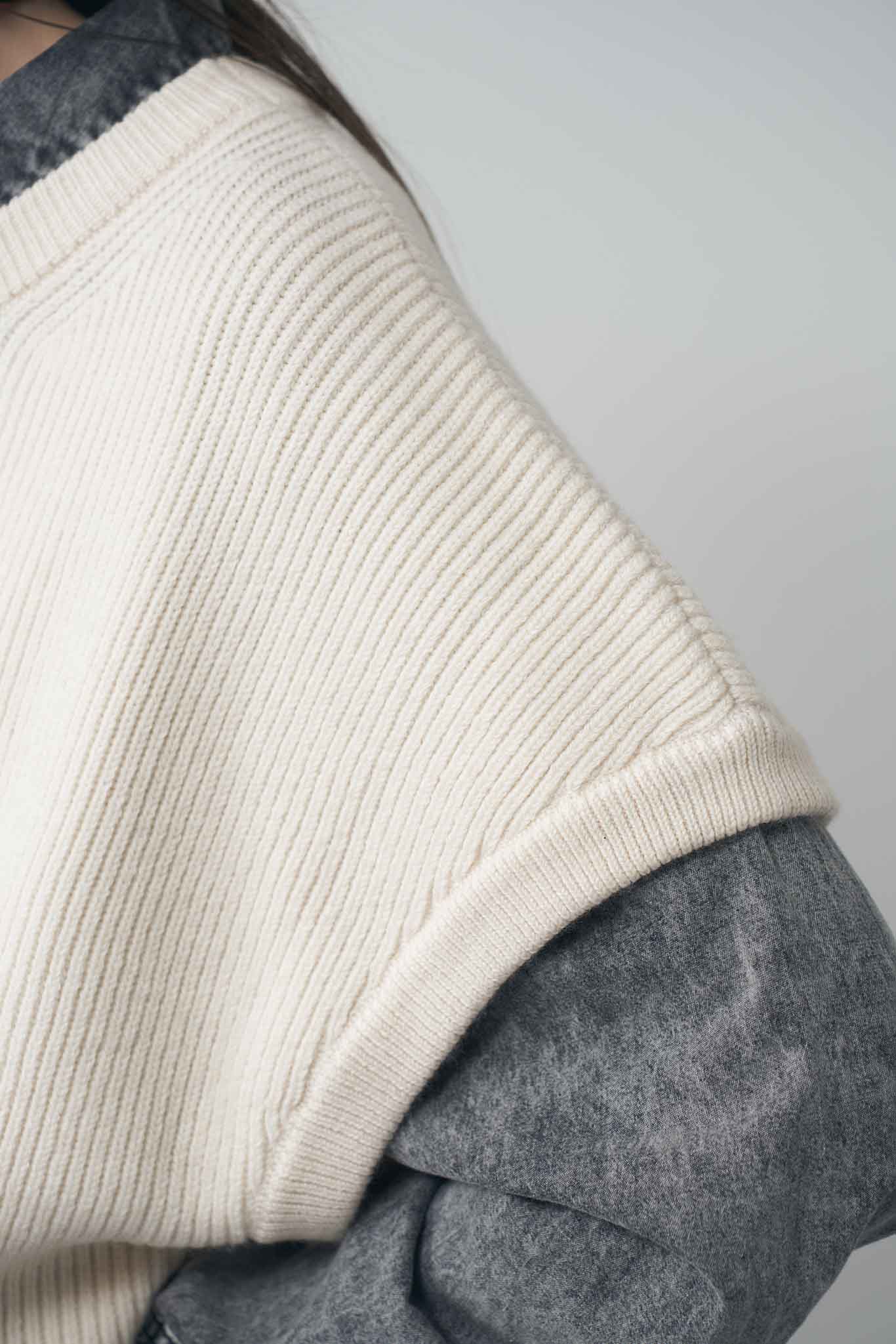 Cropped knit gilet