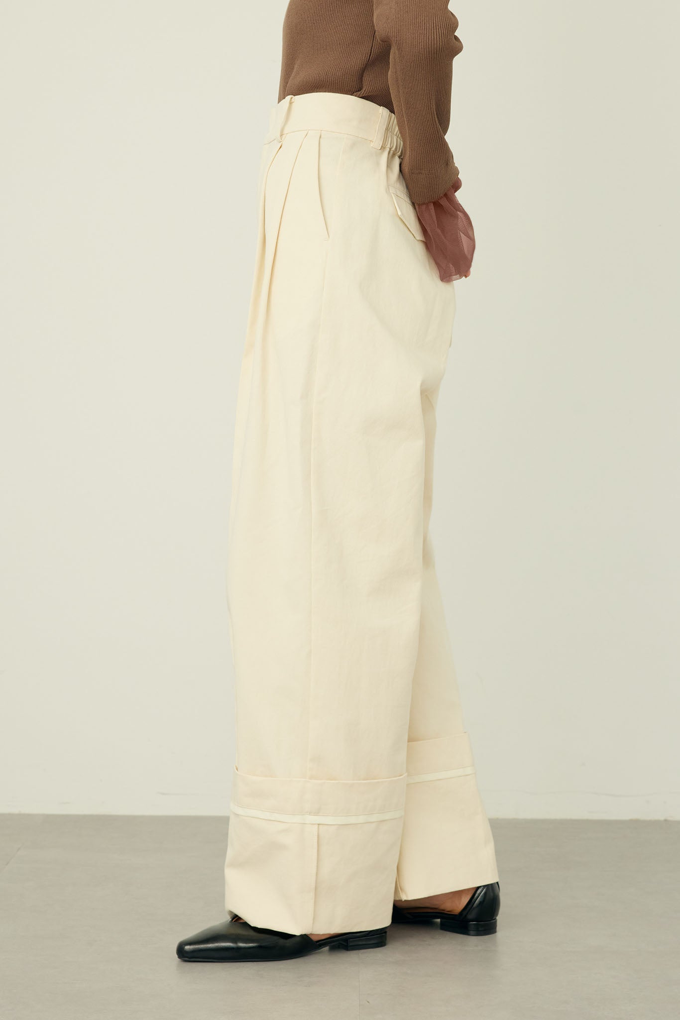 ロールアップパンツ