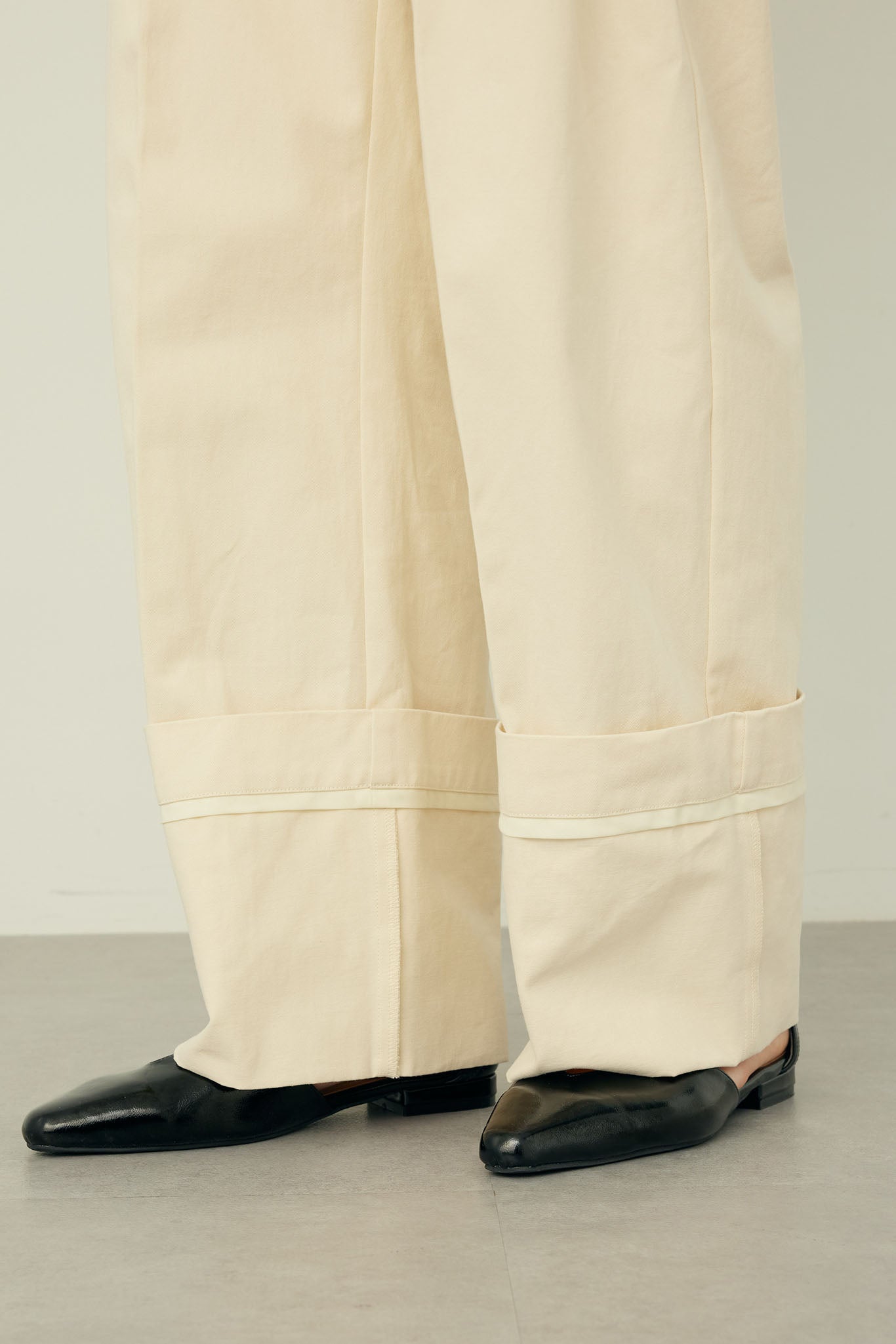 ロールアップパンツ