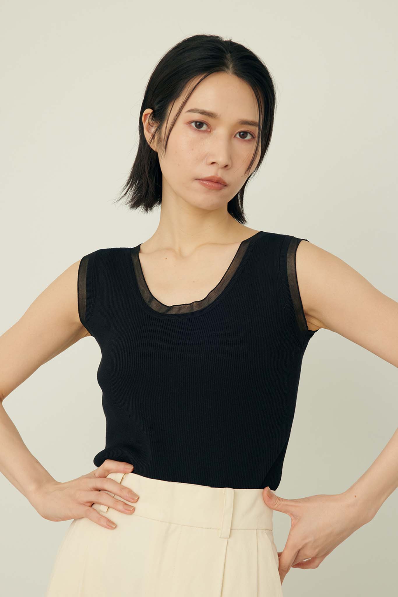 切り替えリブタンクニット