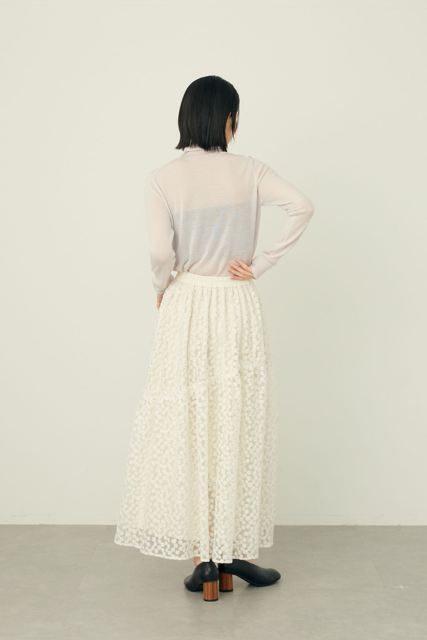 フラワー刺しゅうシアスカート