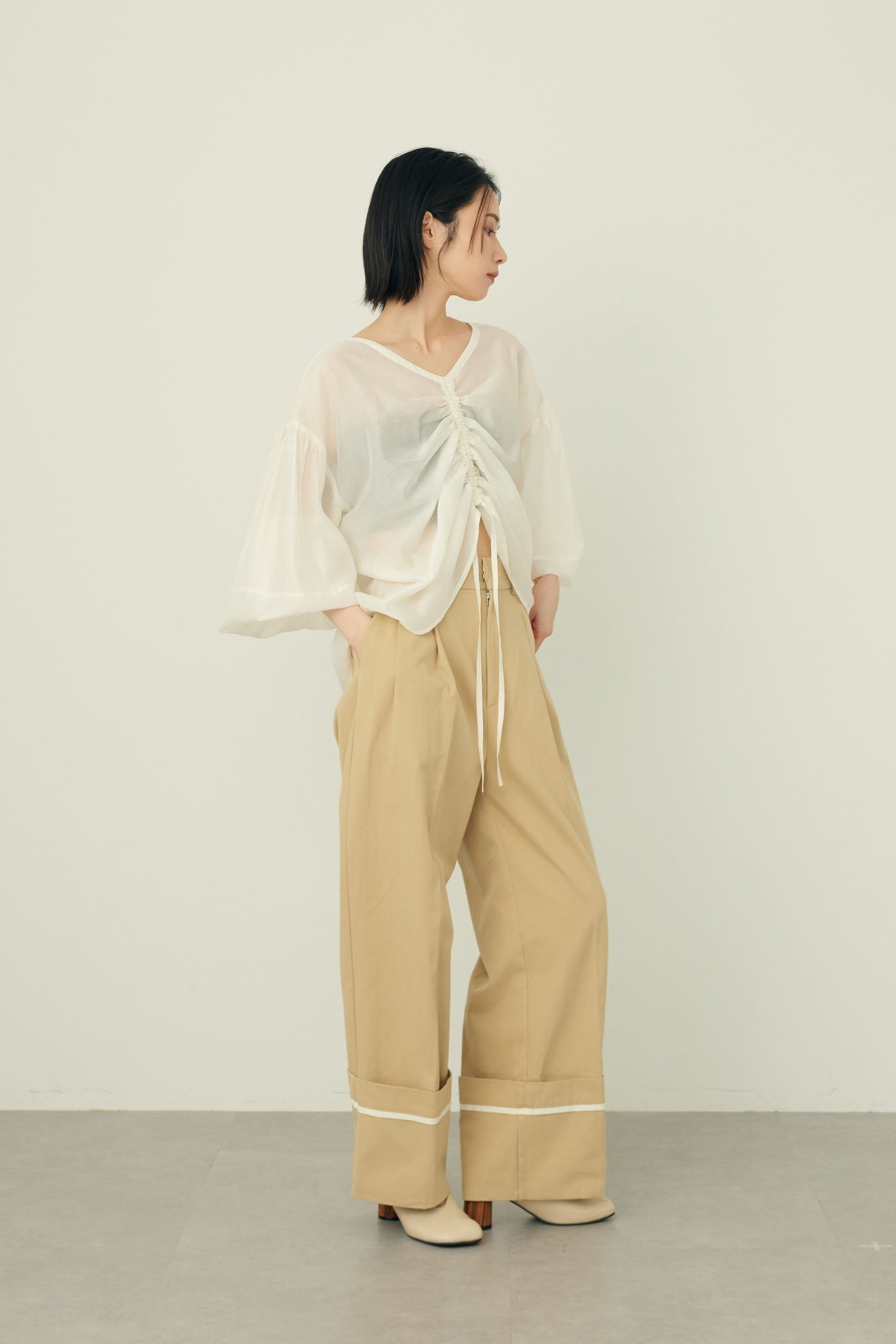 ロールアップパンツ