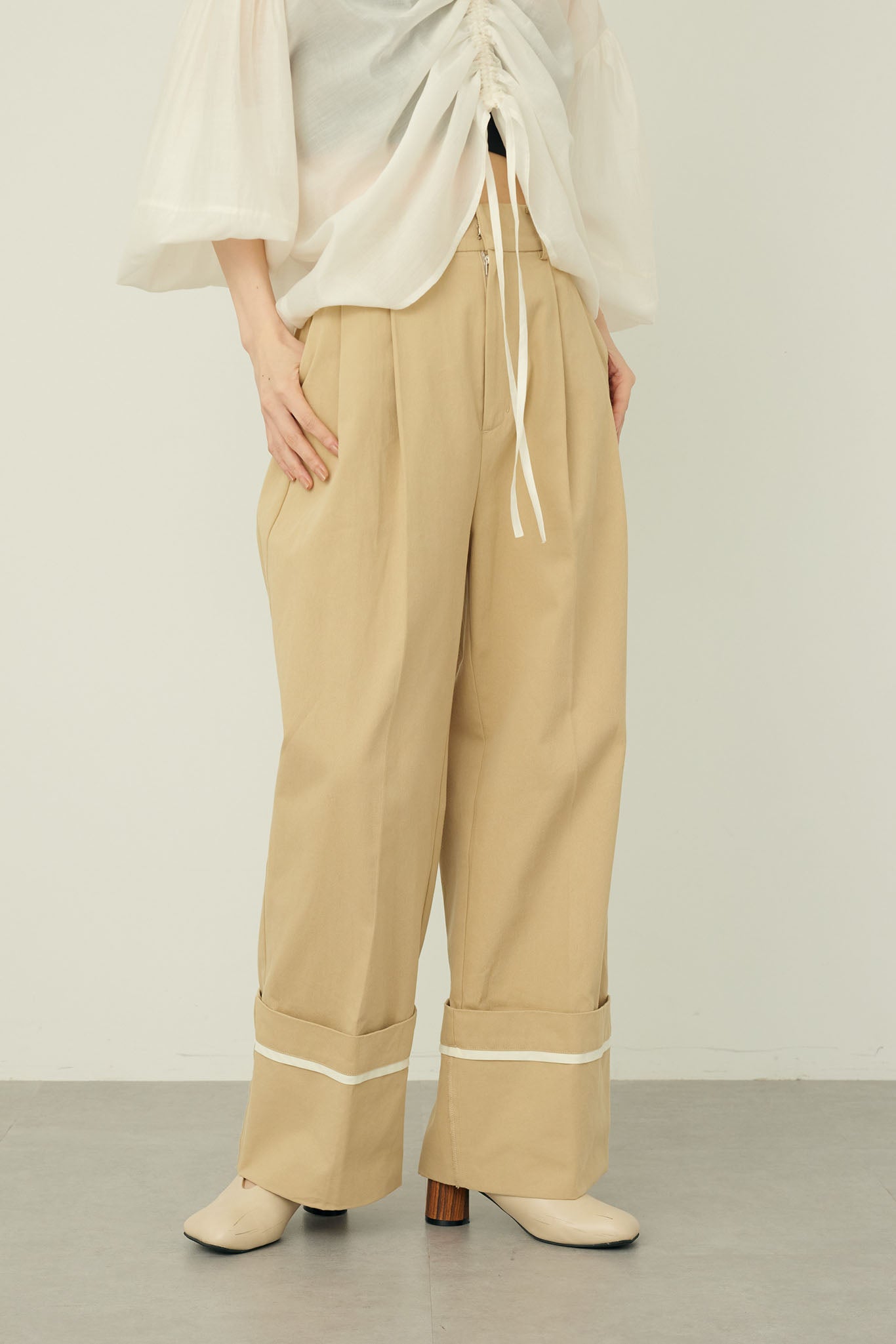 ロールアップパンツ