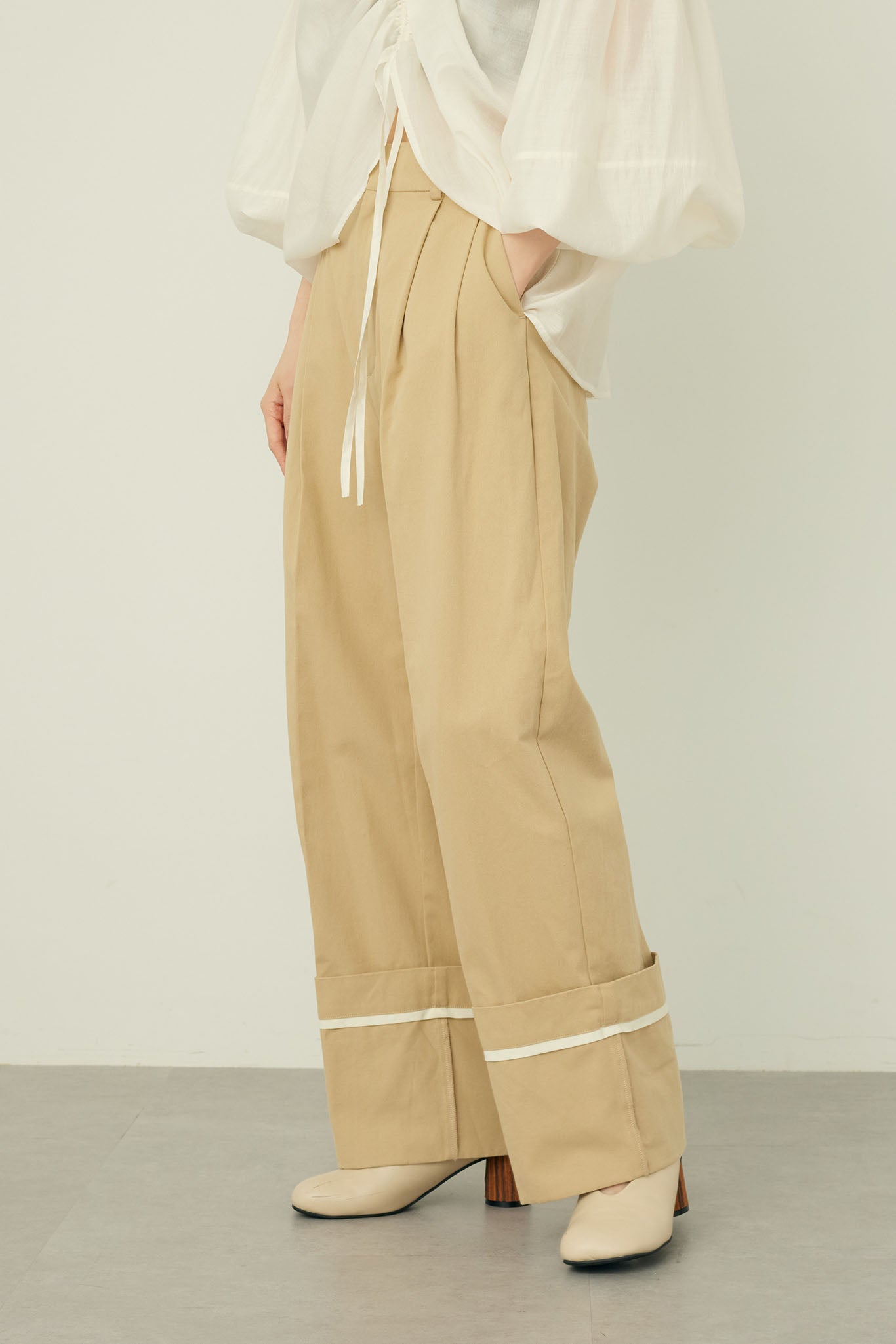 ロールアップパンツ