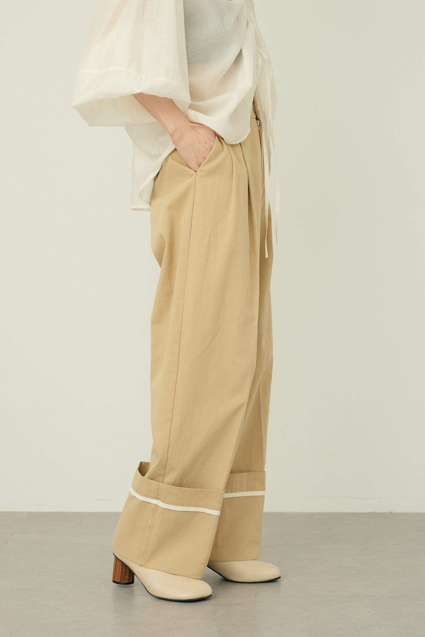 ロールアップパンツ