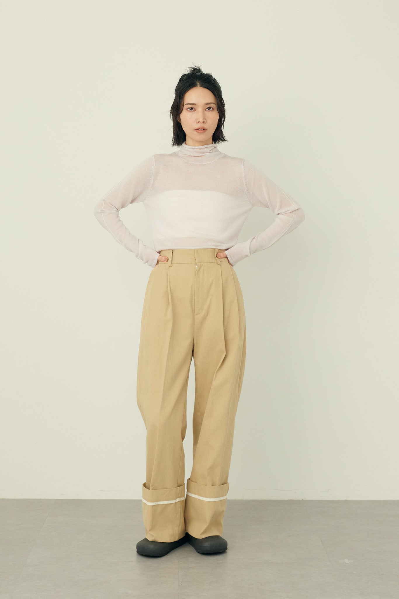 ロールアップパンツ