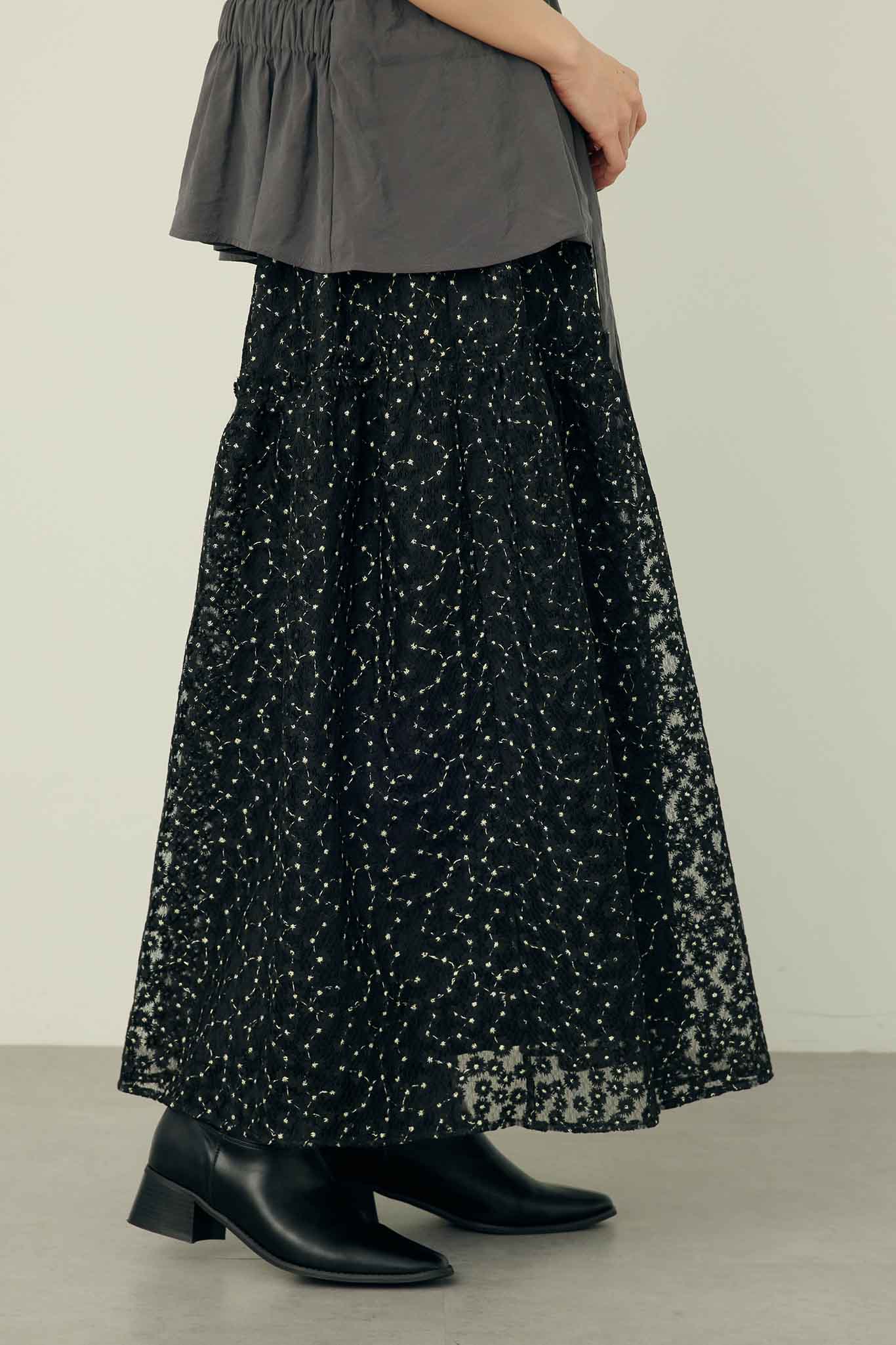 フラワー刺しゅうシアスカート