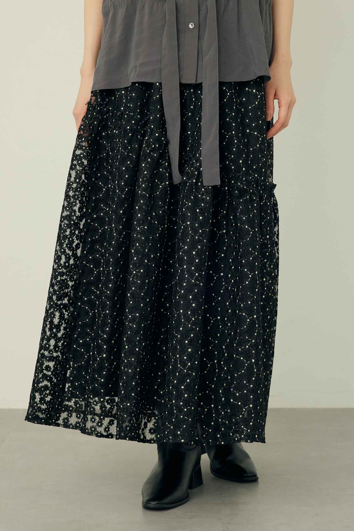 フラワー刺しゅうシアスカート