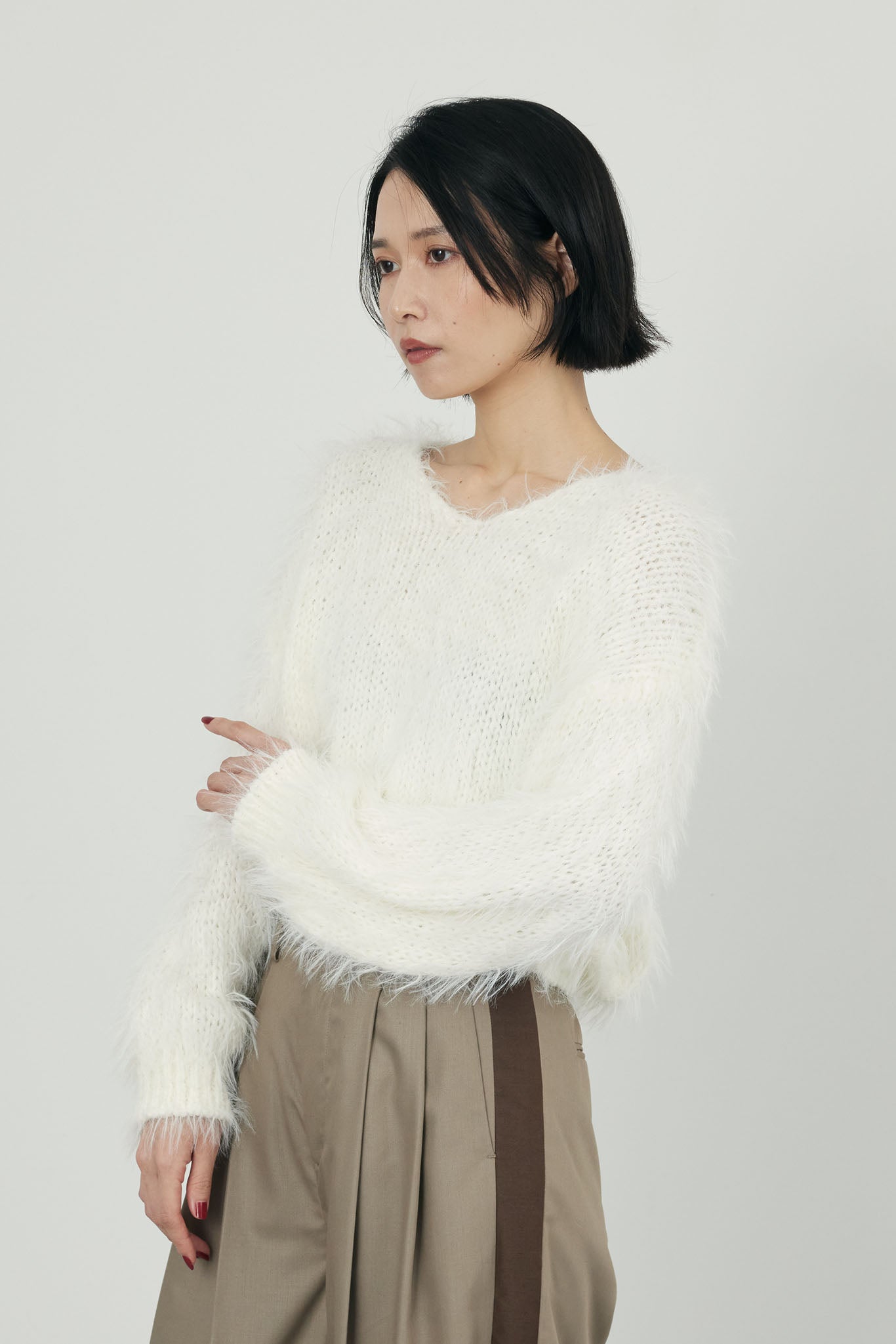 Vネックフェザーヤーンニット