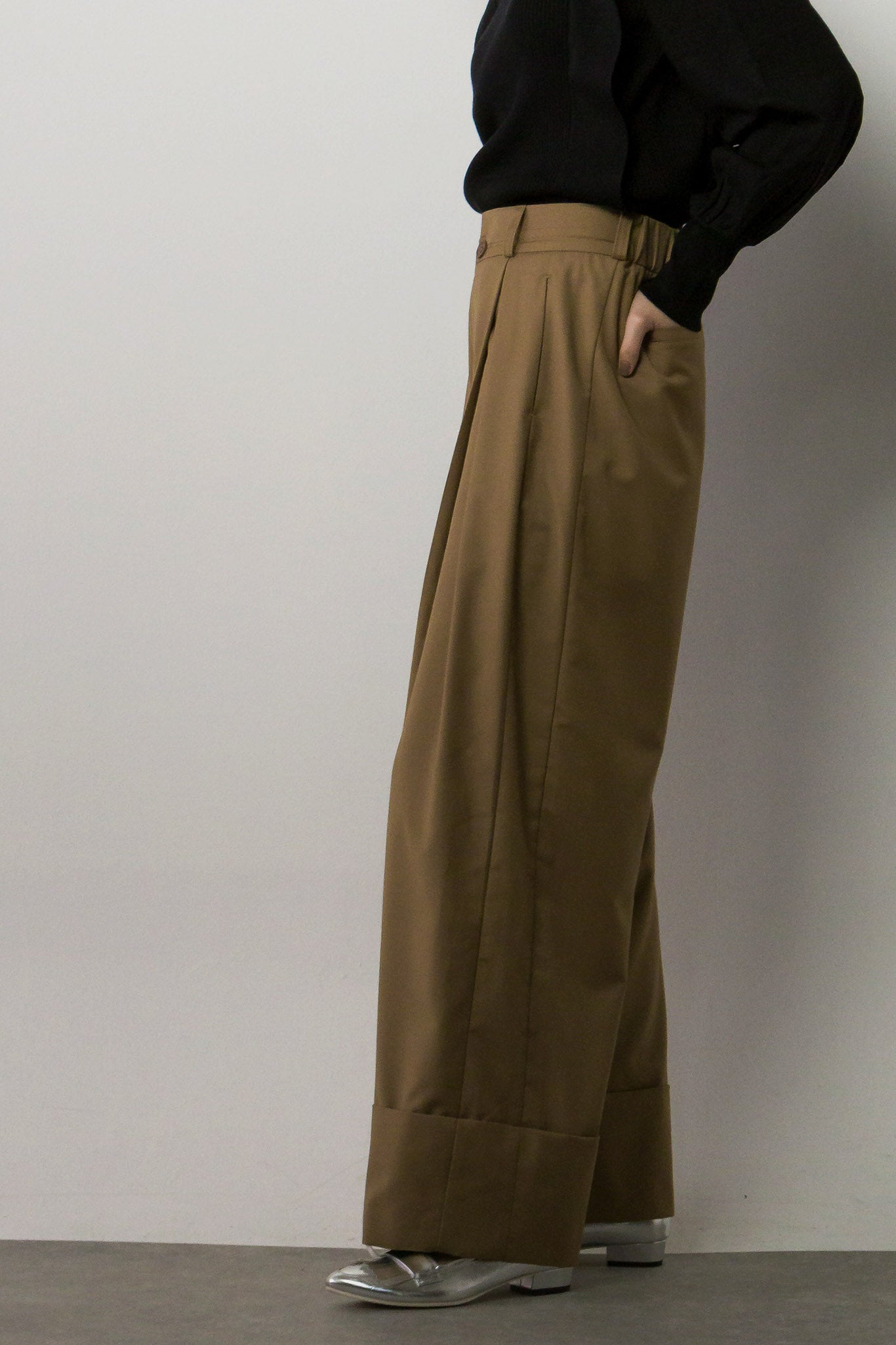 サキソニーロールアップパンツ