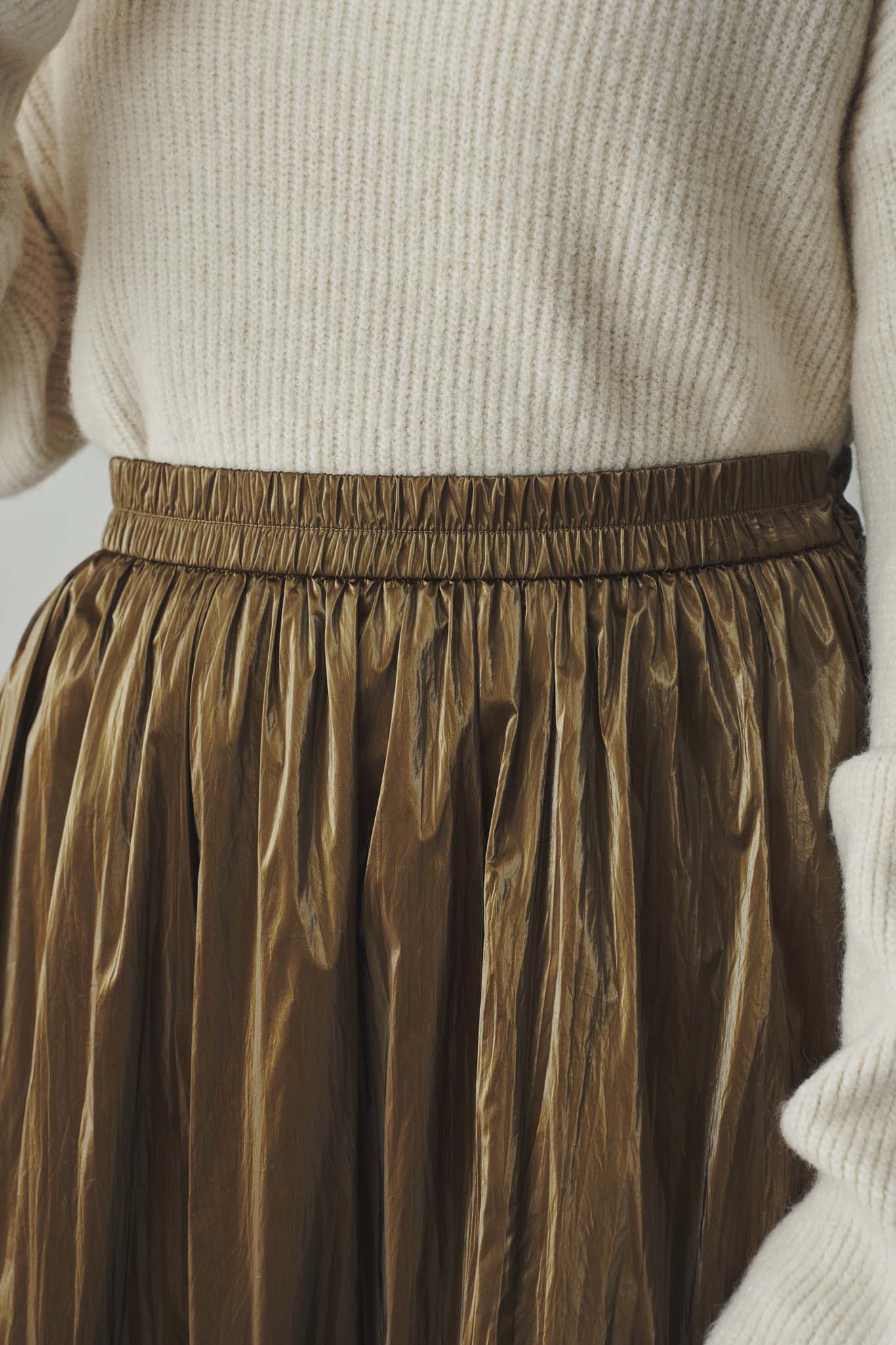 Shiny gathered skirt