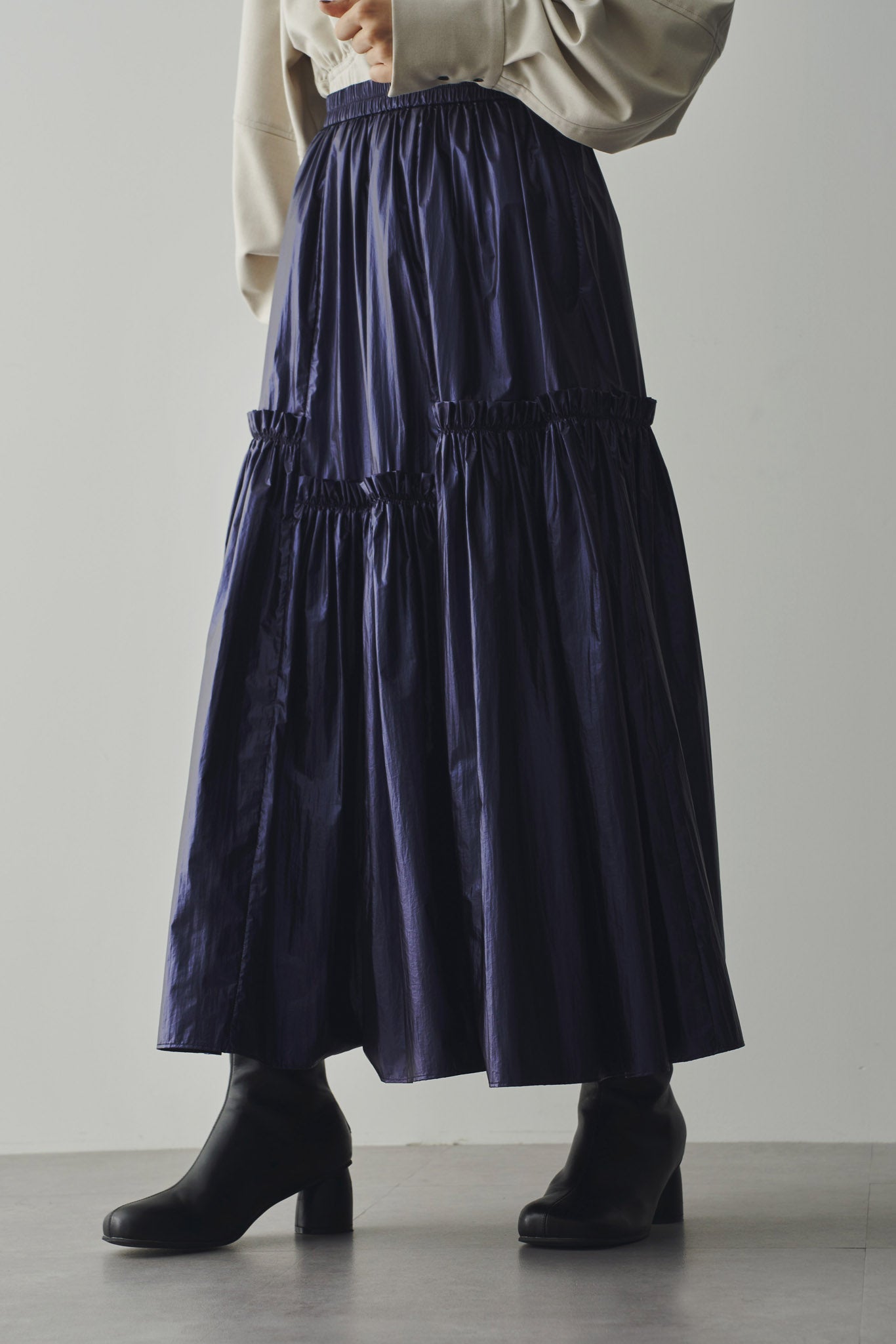 Shiny gathered skirt