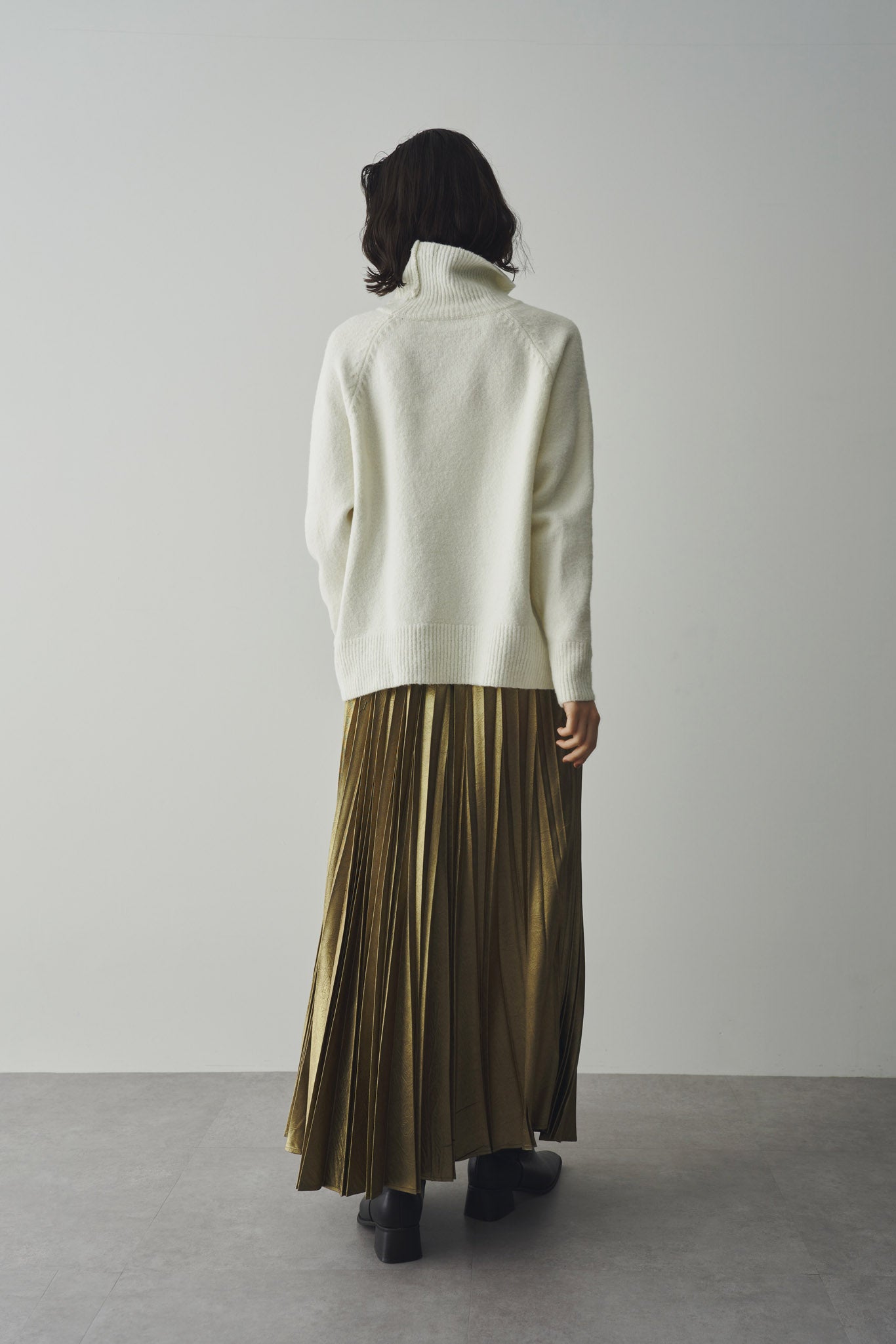 Shiny Pleated Skirt
