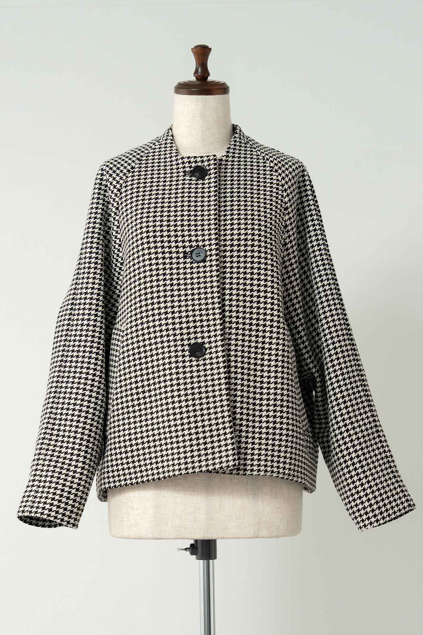 ノーカラーショートコート