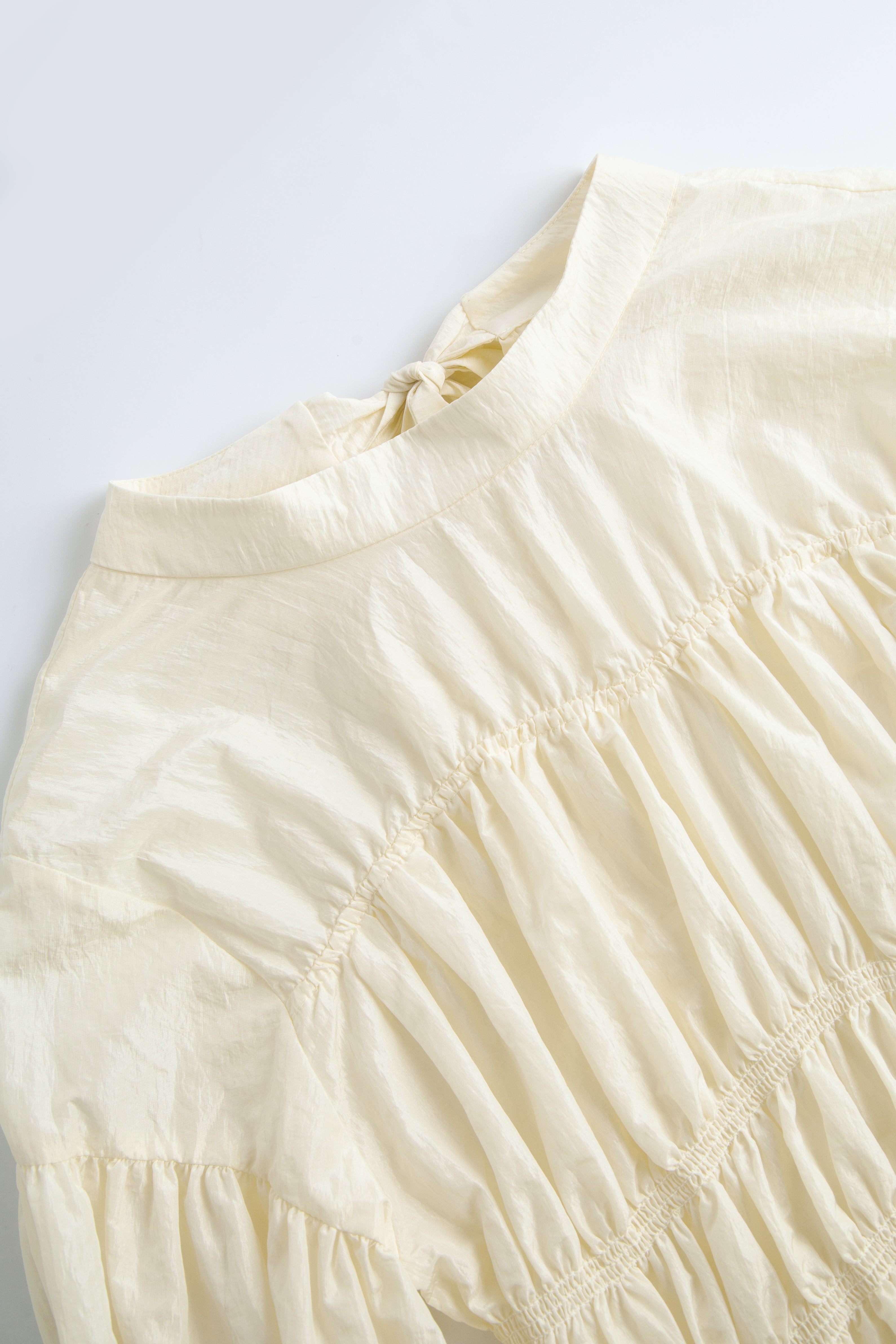 ナイロンギャザーブラウス