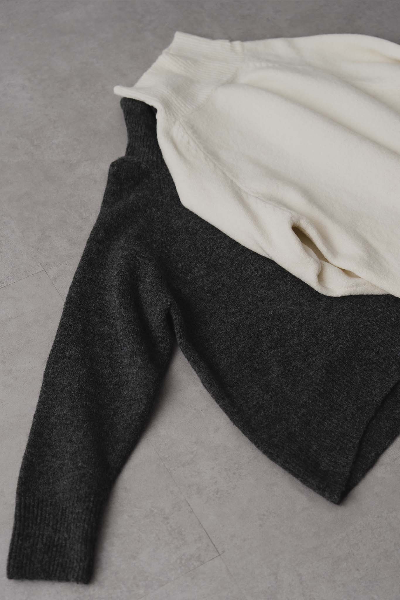 ハイネックモールヤーンニット