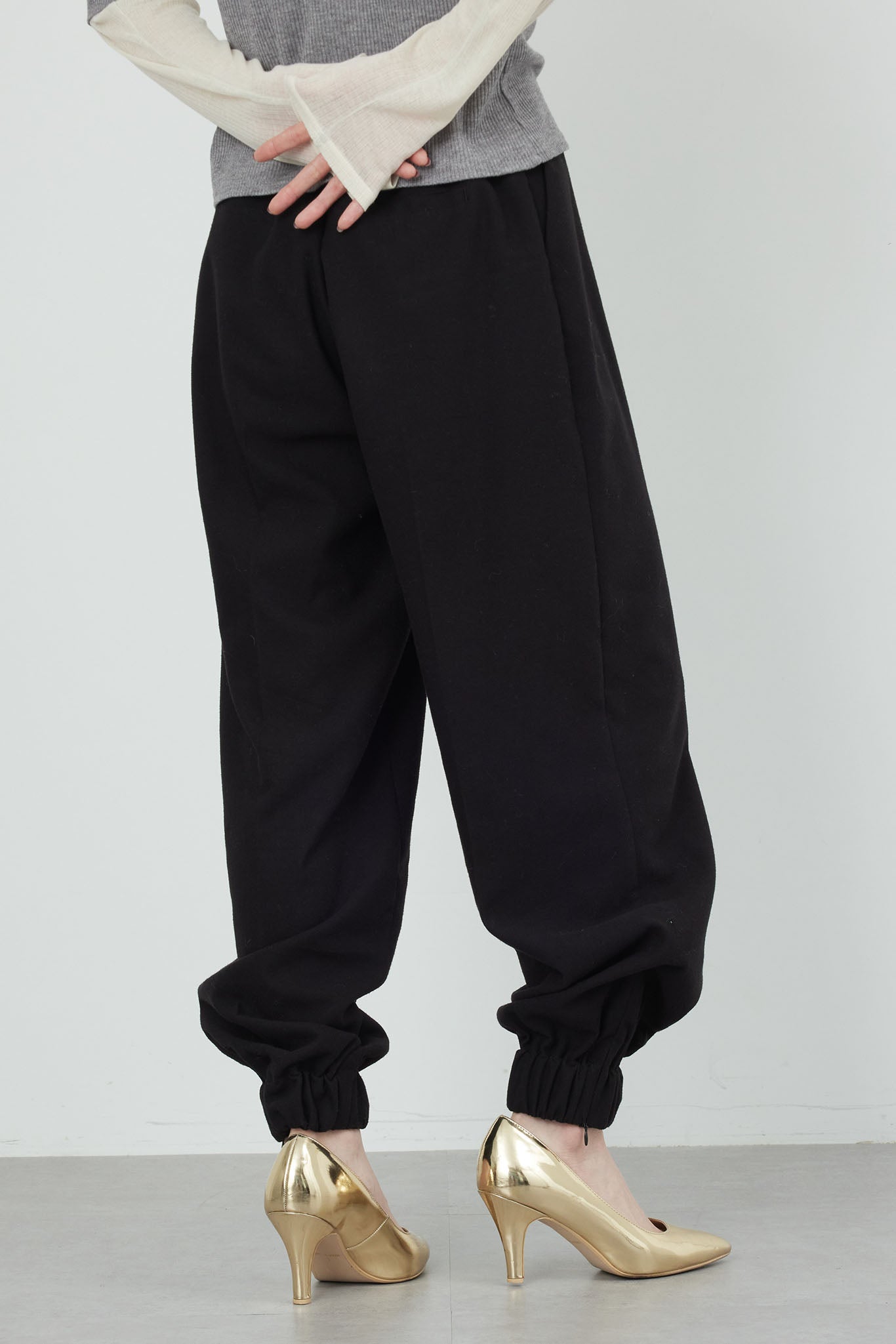 サルエルタックパンツ