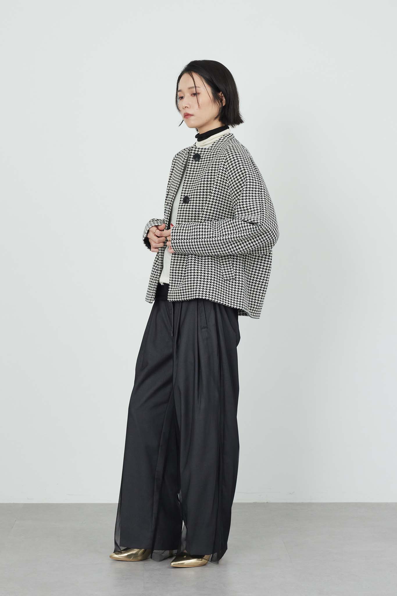 ノーカラーショートコート