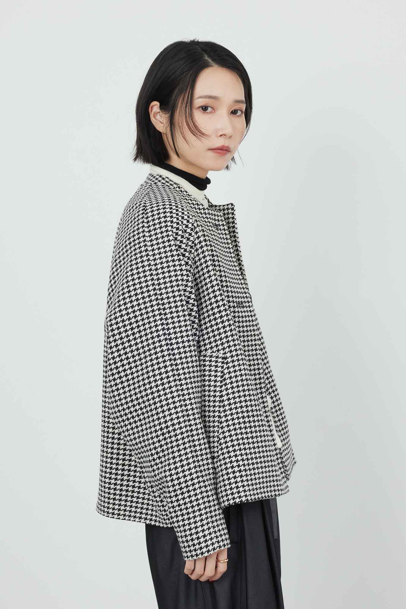 ノーカラーショートコート