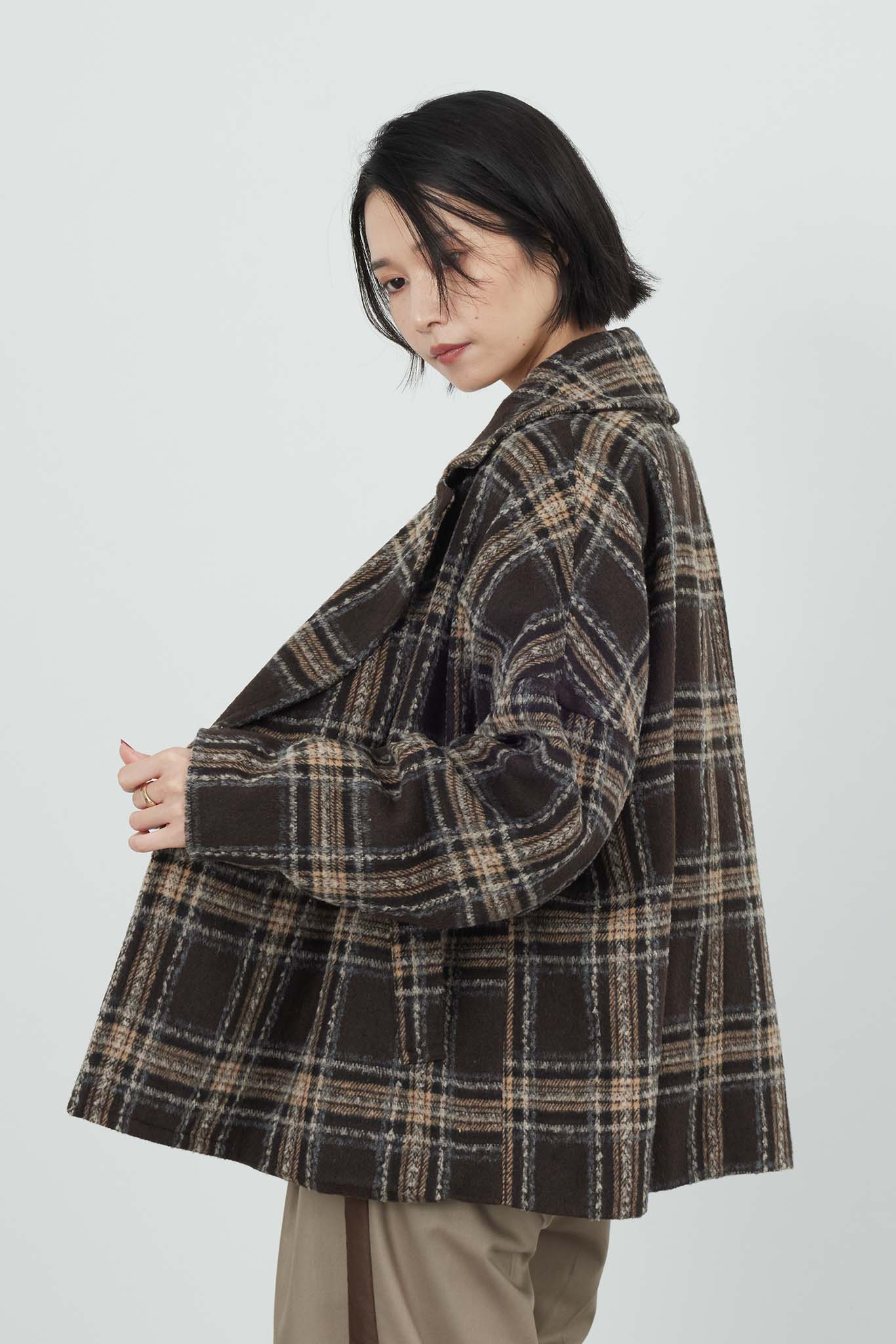 チェックピーコート