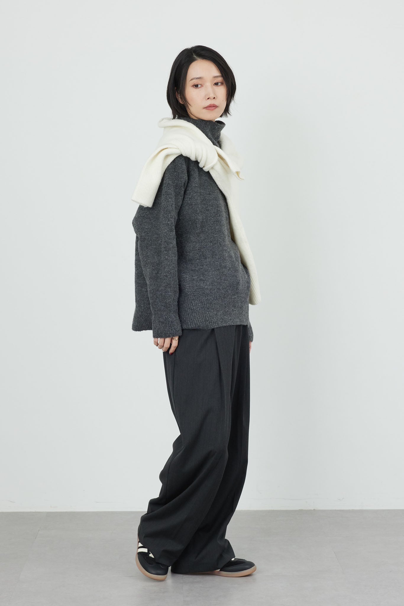 ハイネックモールヤーンニット