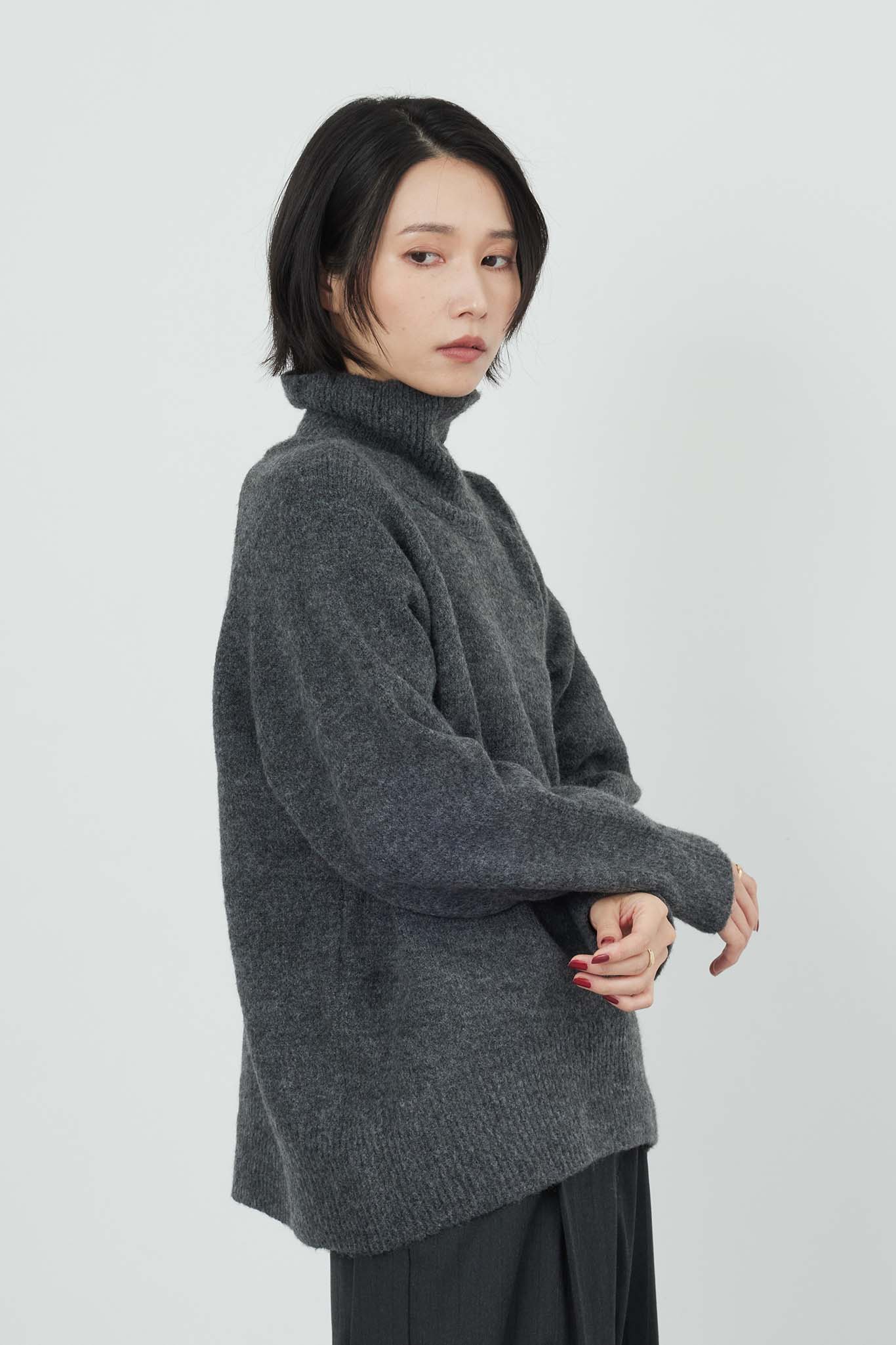 ハイネックモールヤーンニット