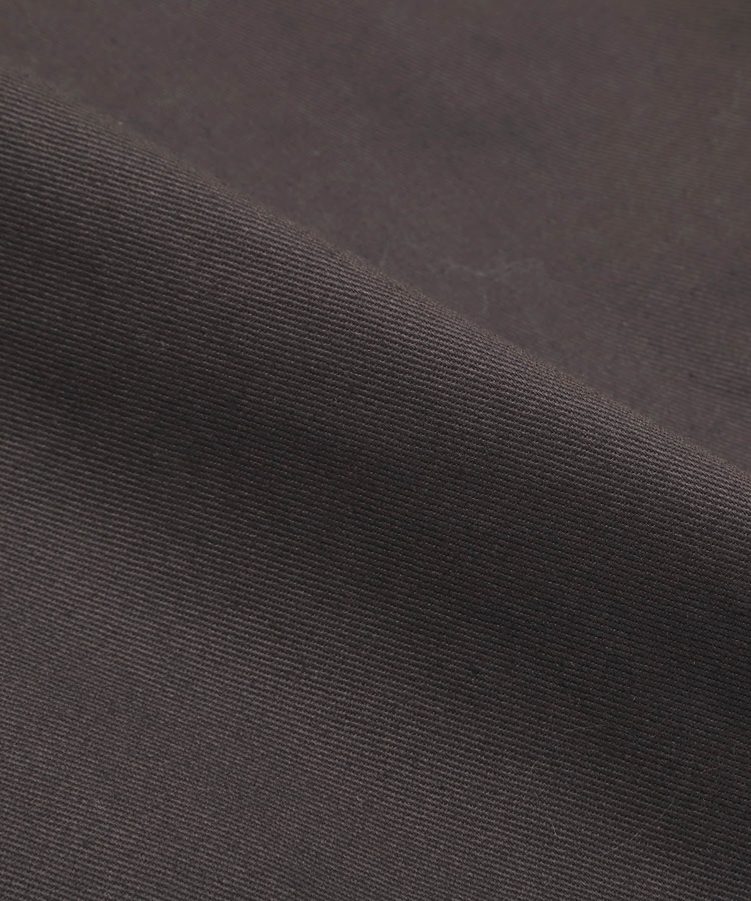 Color-matched piping no-collar coat