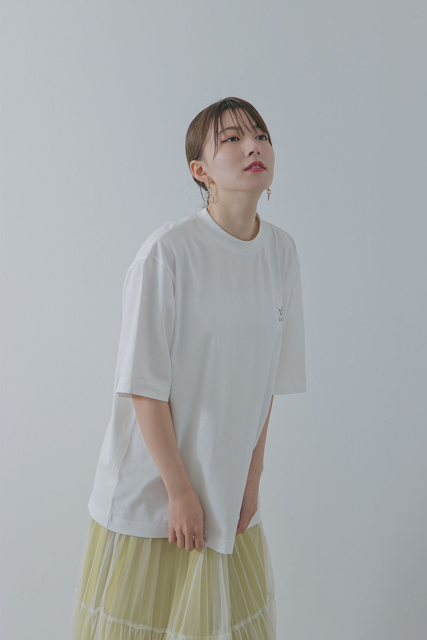 【KAYAKO ABE × LIMUE】ロゴデザイン刺しゅうTシャツ（4月中旬頃発送予定）