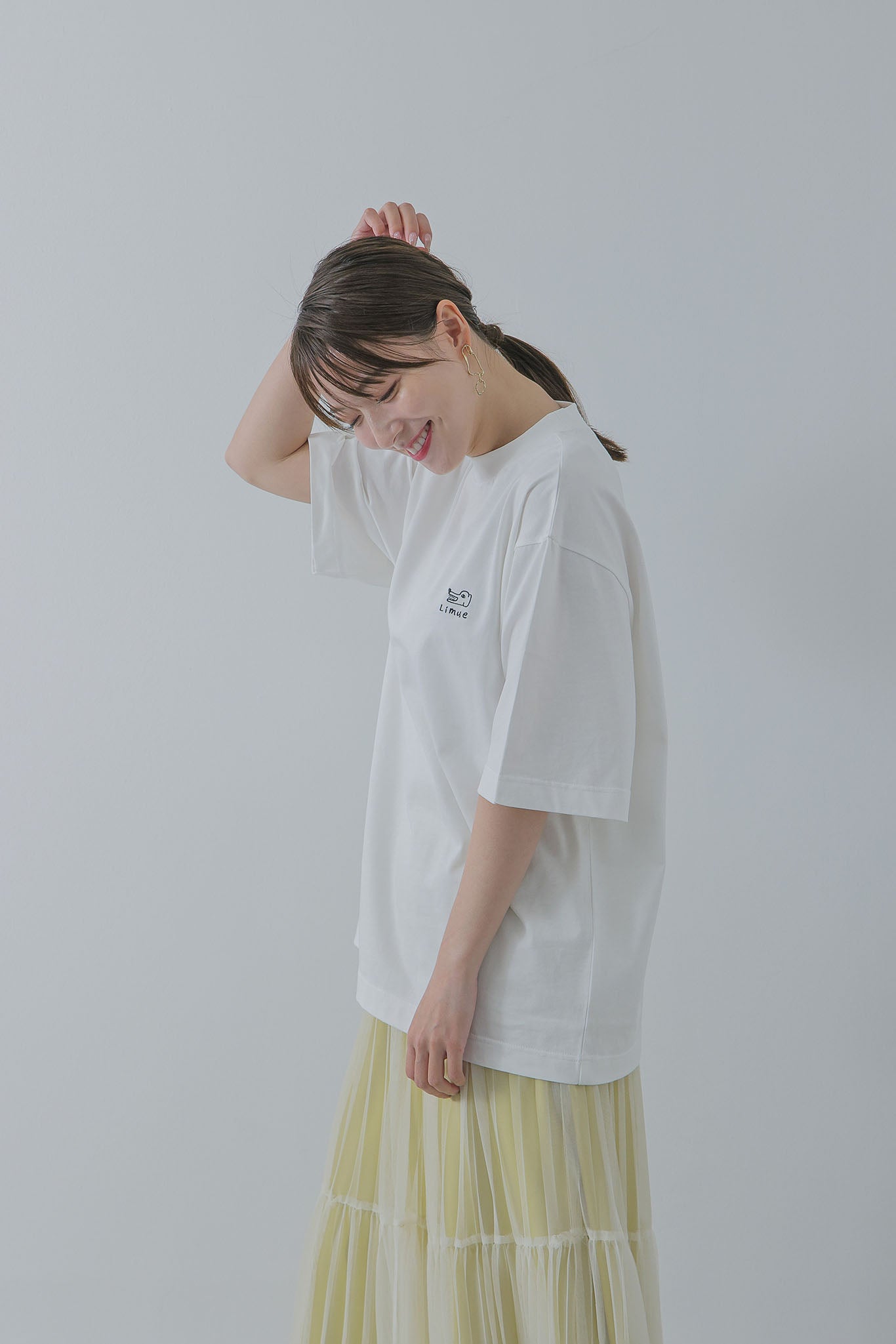 【KAYAKO ABE × LIMUE】ロゴデザイン刺しゅうTシャツ