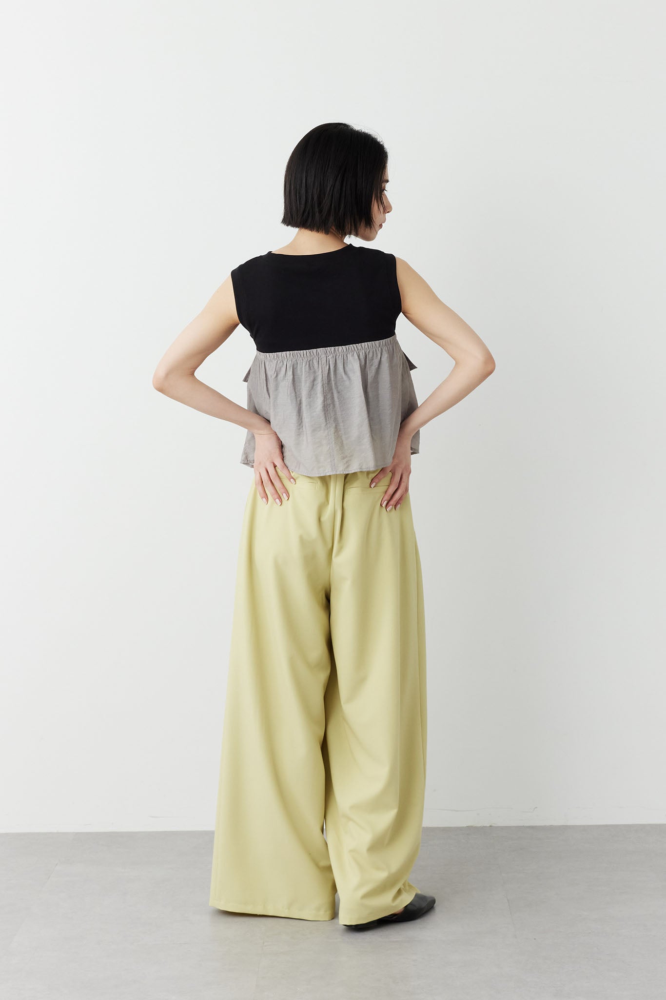 素材切り替えノースリTシャツ