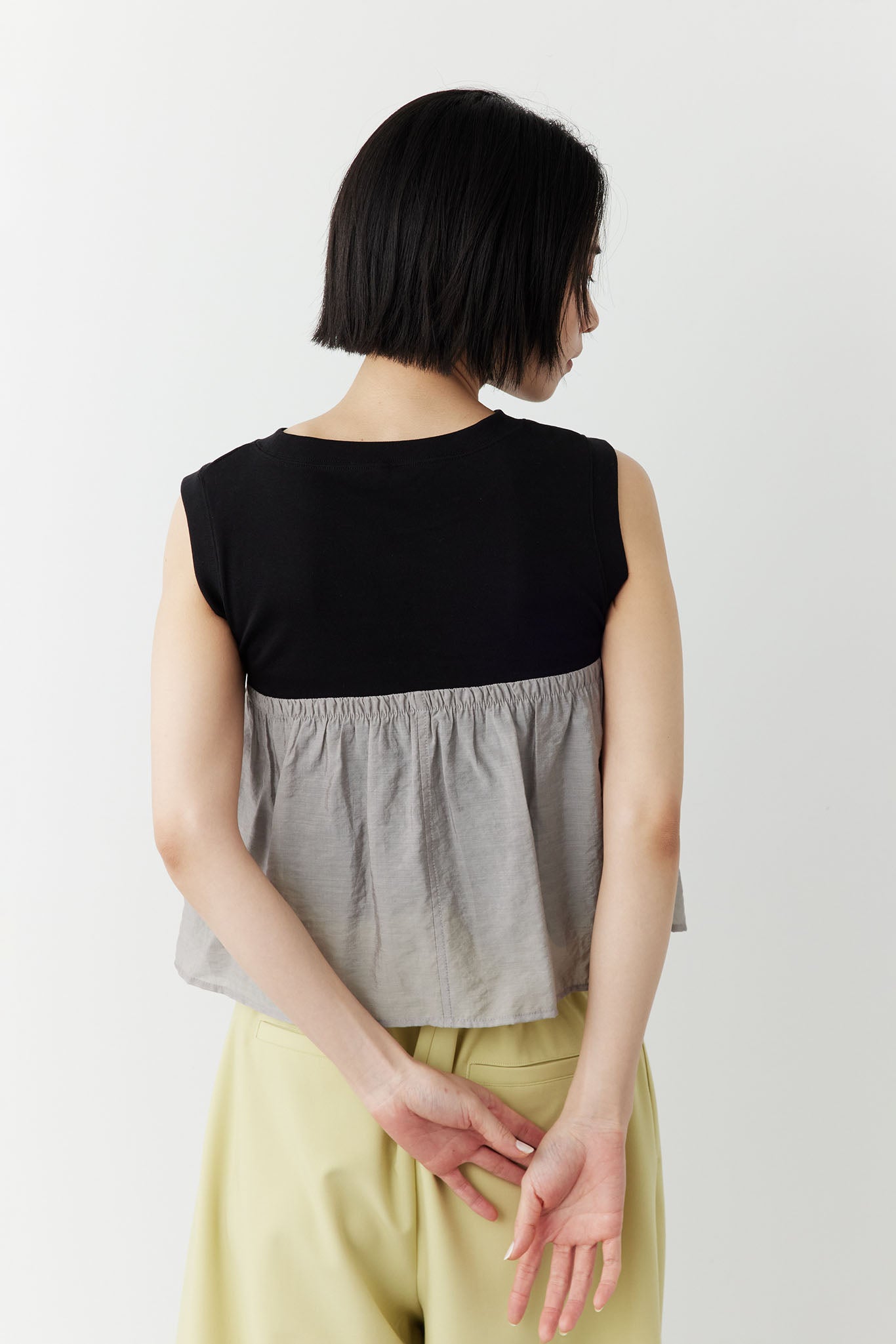 素材切り替えノースリTシャツ