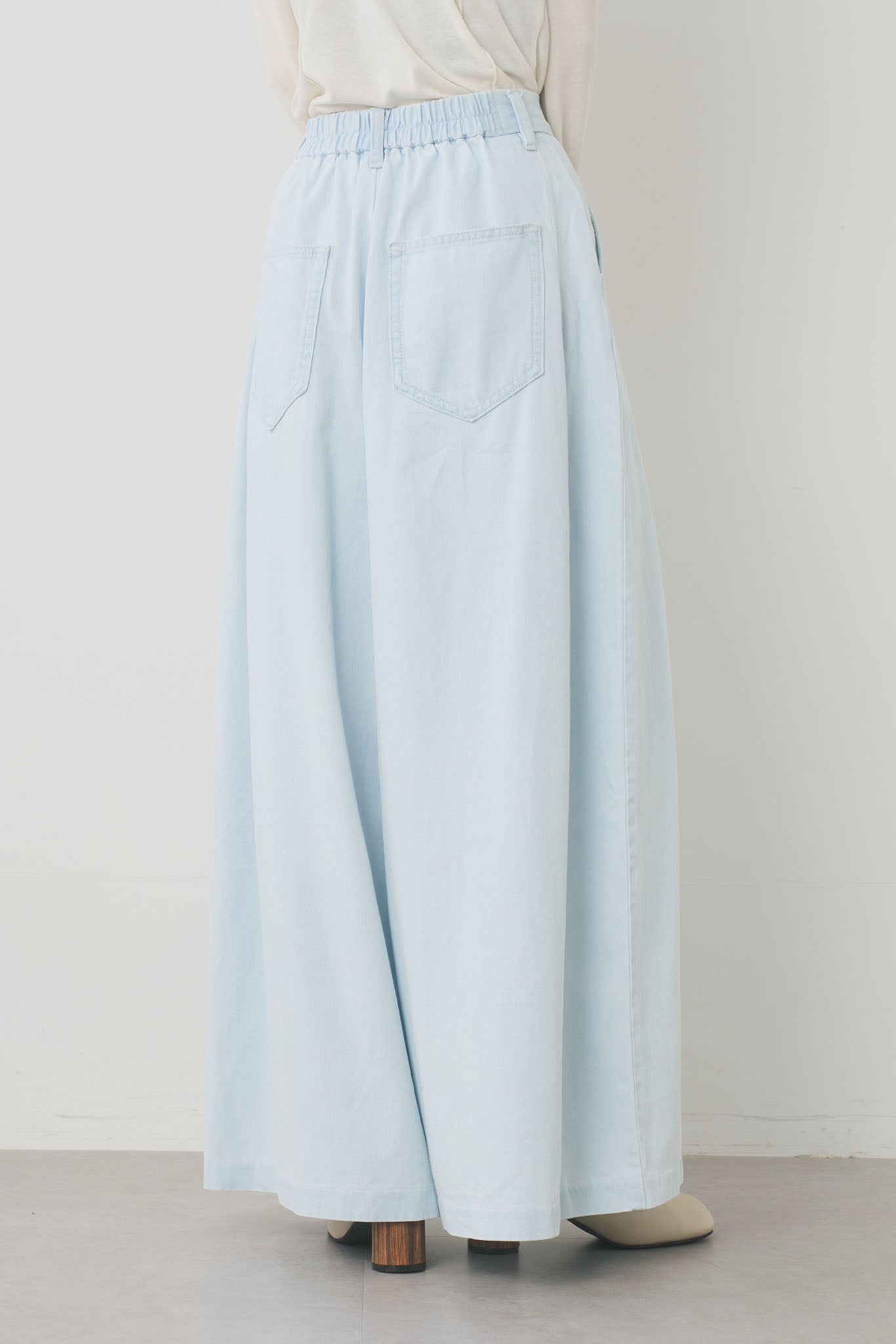 ワイドデニムタックパンツ