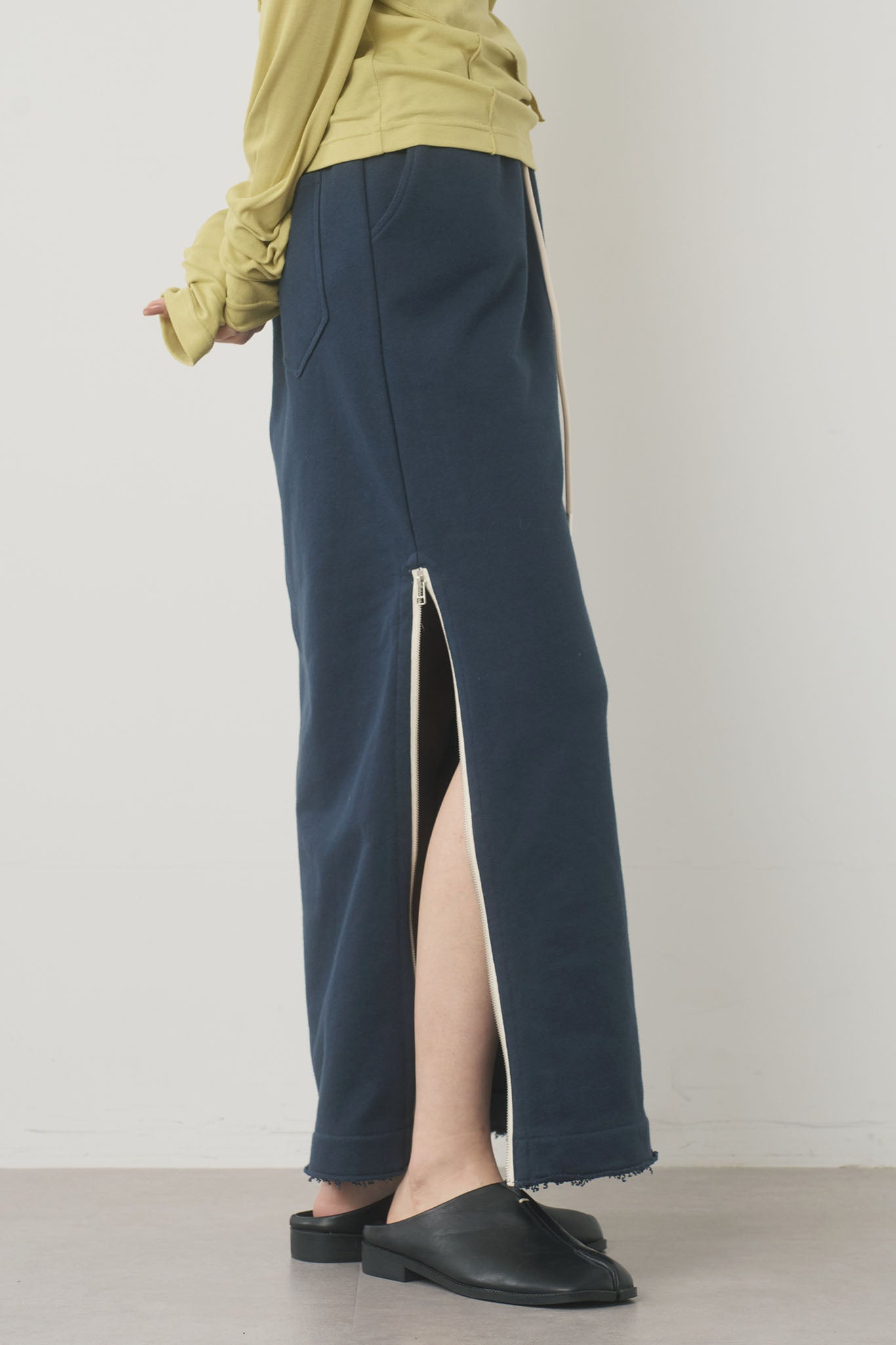 スエットジップスカート