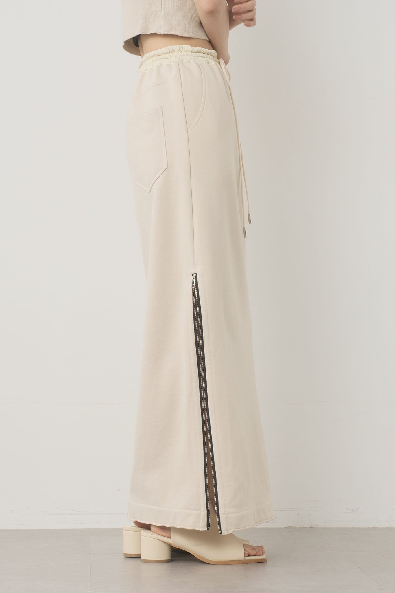 スエットジップスカート