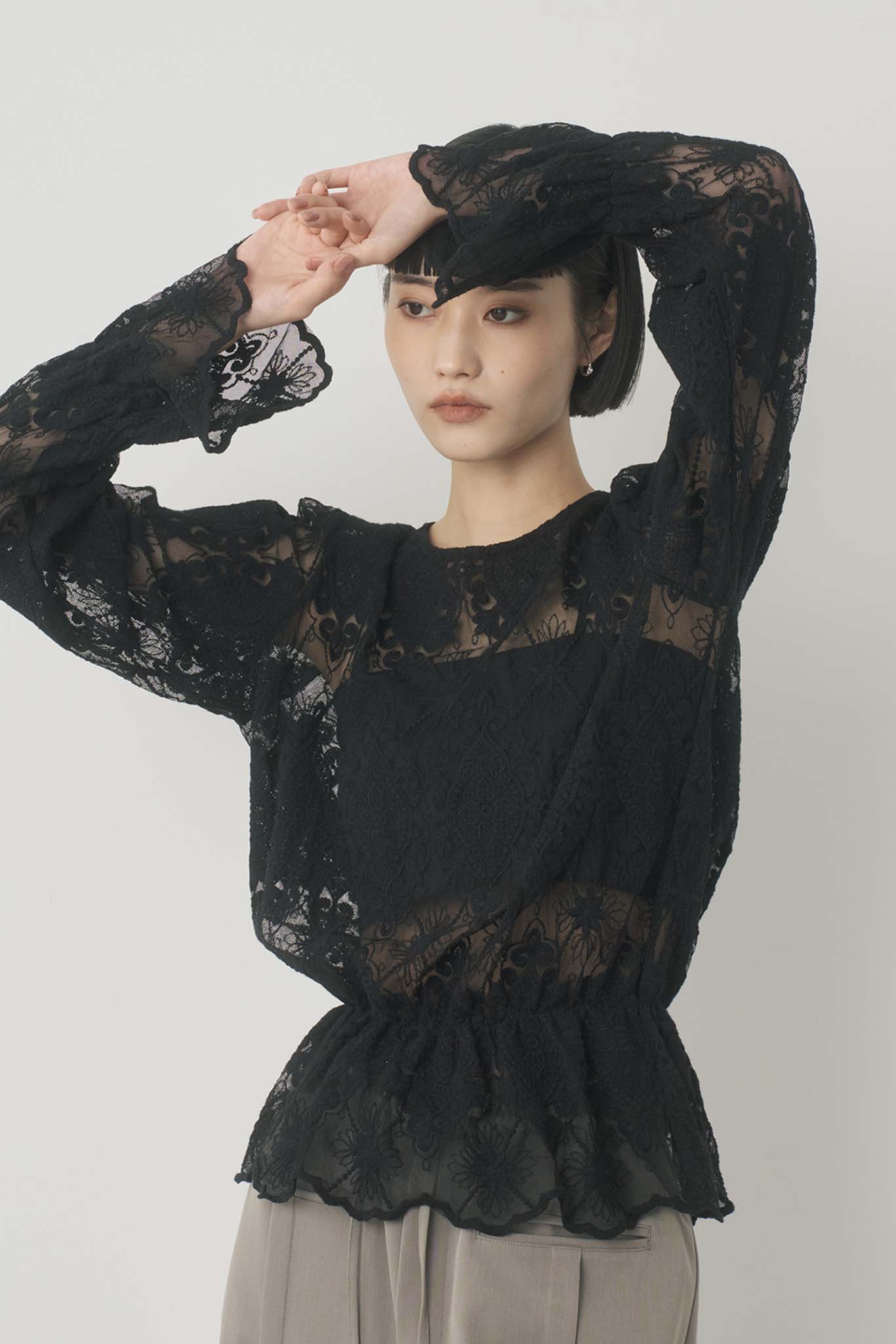 チュール刺繍プルオーバー