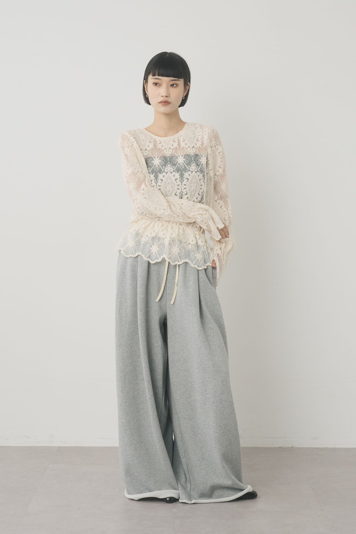 チュール刺繍プルオーバー