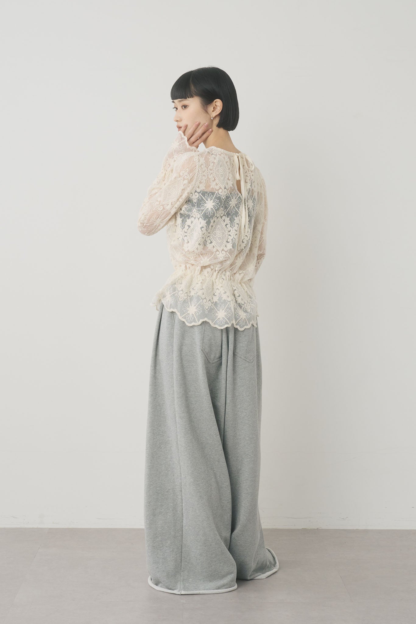 チュール刺繍プルオーバー