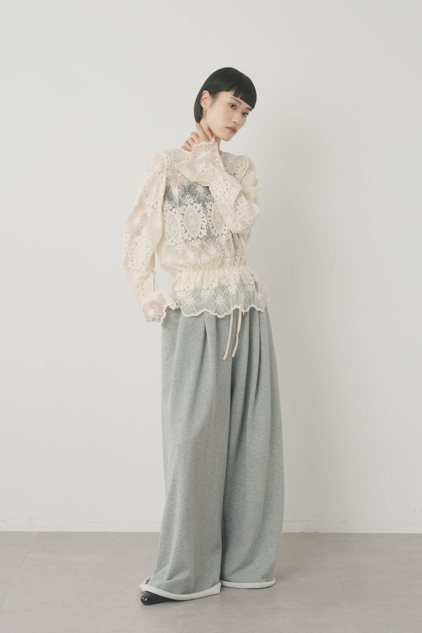 チュール刺繍プルオーバー