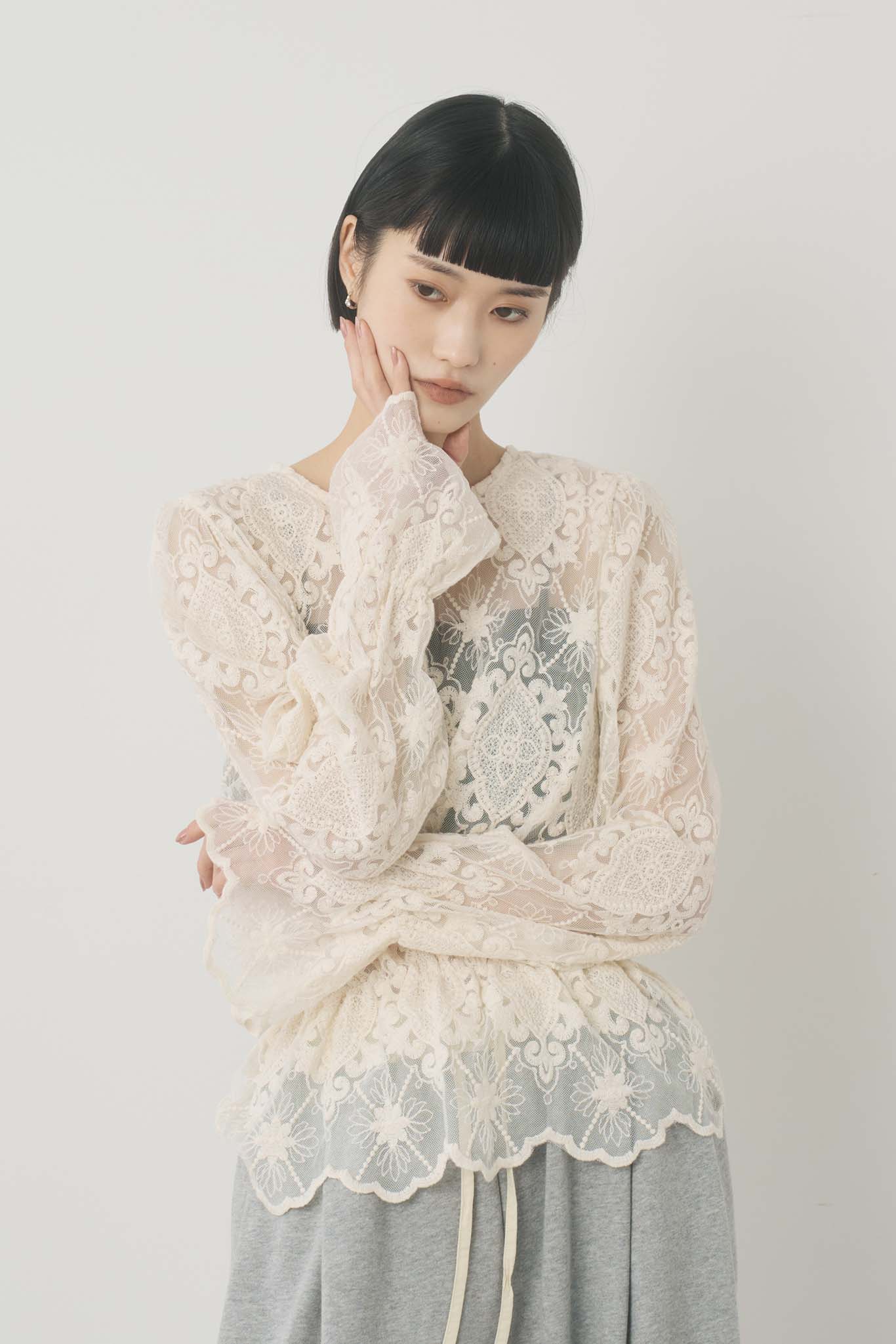 美品☆チュール刺繍プルオーバー チュール刺繍プルオーバー