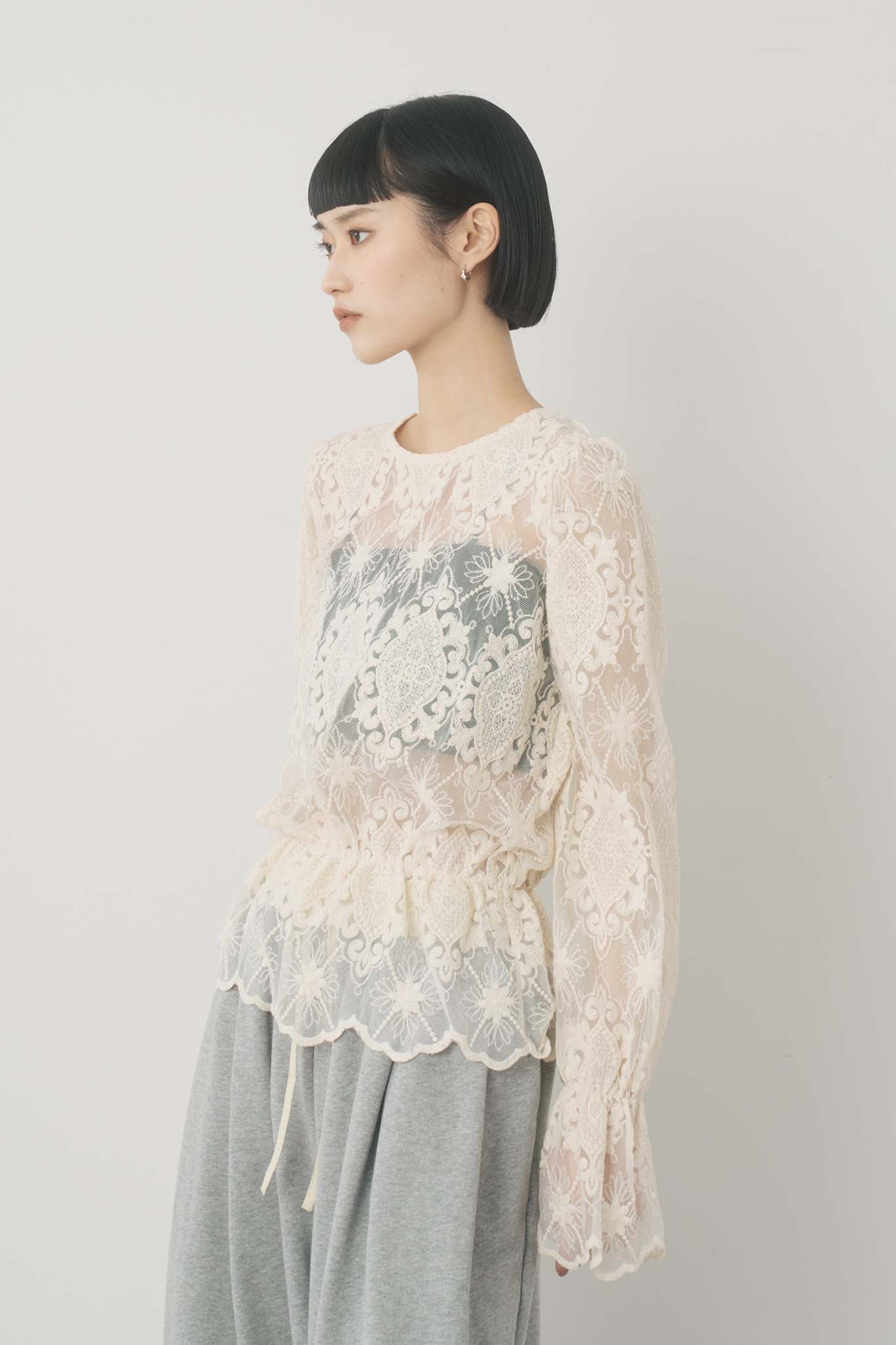チュール刺繍プルオーバー