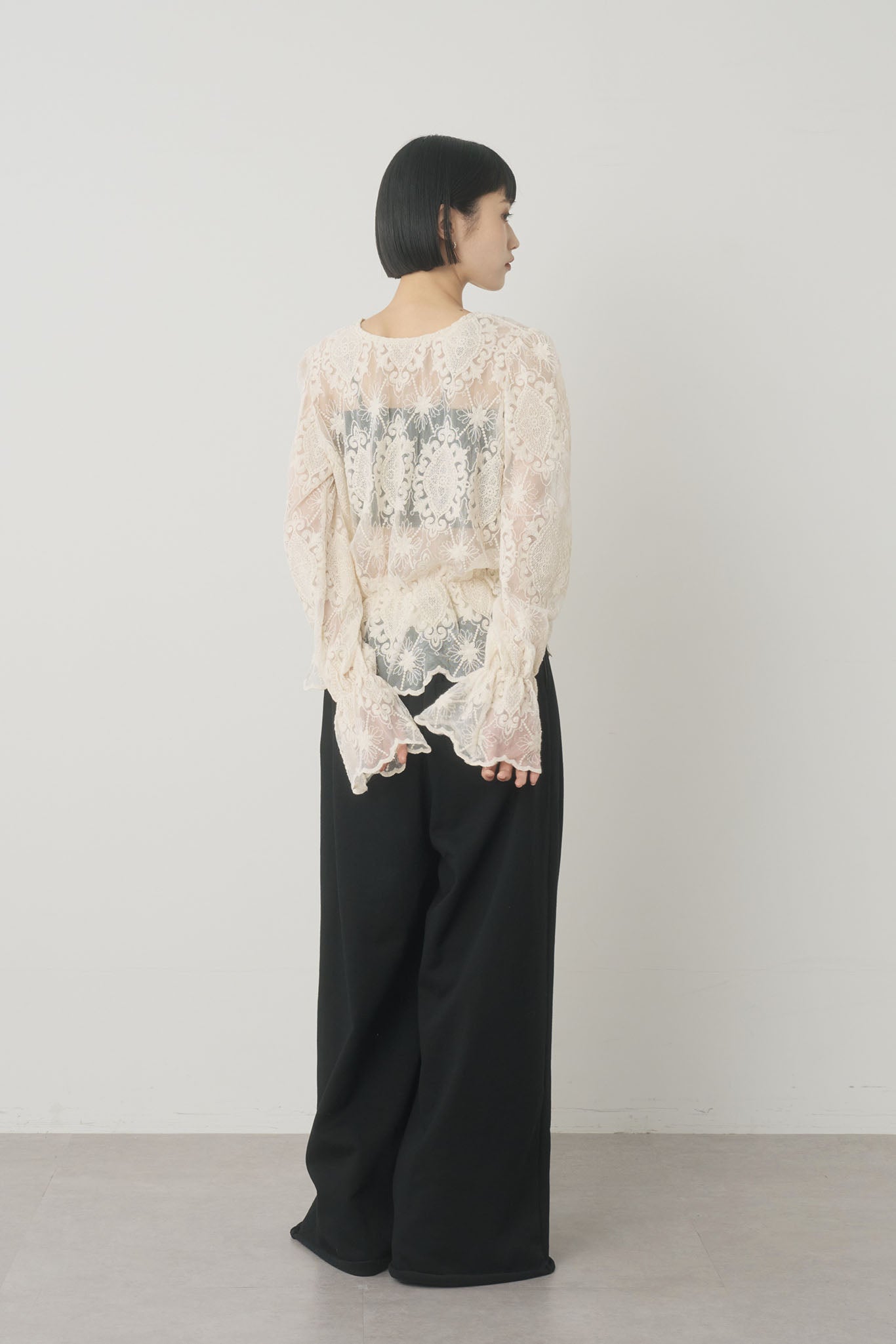 チュール刺繍プルオーバー