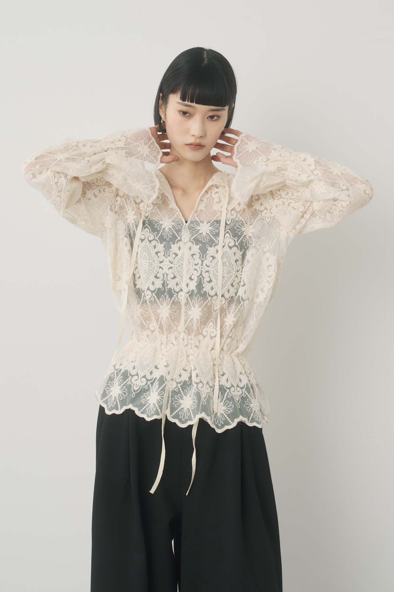 チュール刺繍プルオーバー