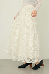 フラワー刺しゅうシアスカート