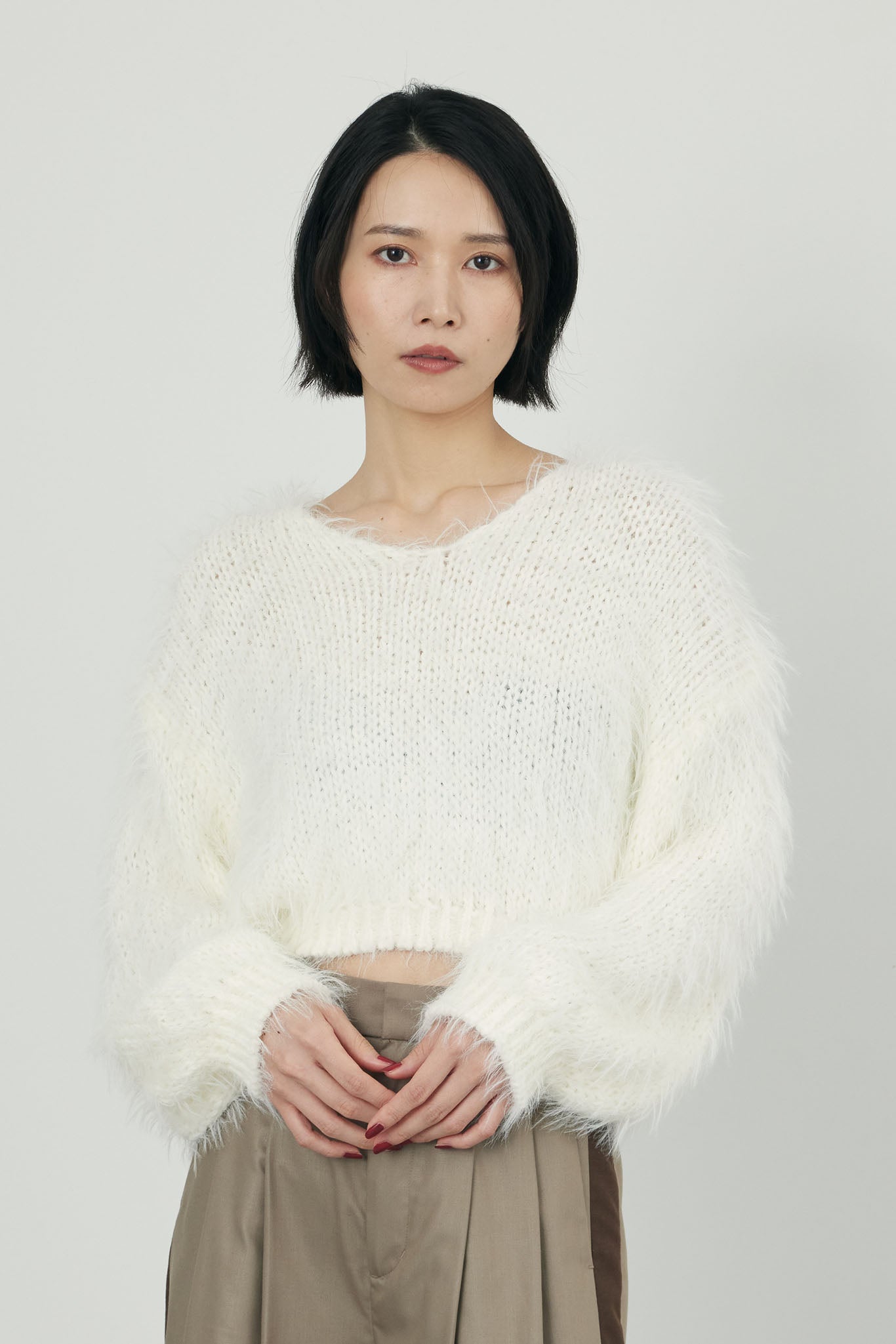 Vネックフェザーヤーンニット