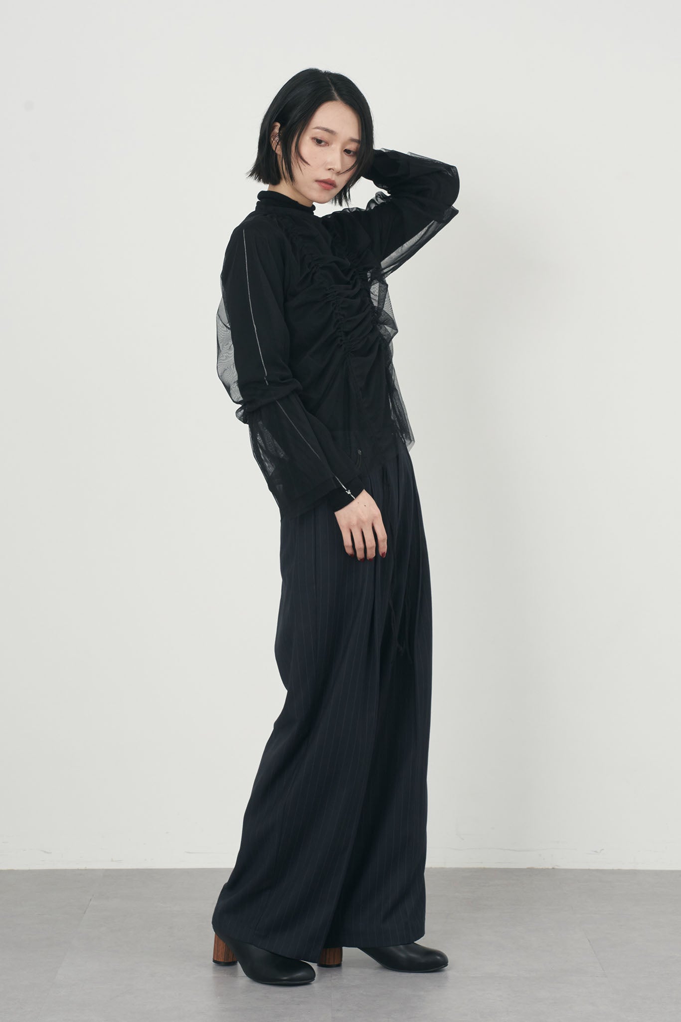 アウトリンキングタートルニット